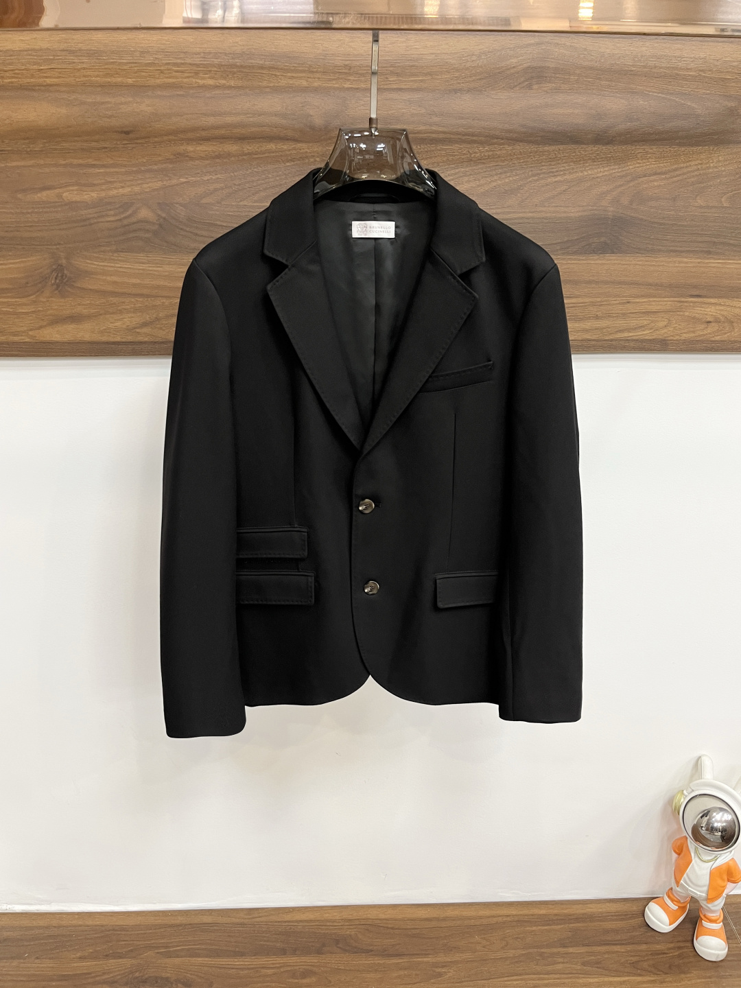 NO:685617,Mainly recommended BC 2025ss early autumn new release BC blazer jacket, autumn hot style blazer jacket, classic LOGO embroidery embroidered singles on the chest. Wearing it makes you feel comfortable and slim, lazy and casual, combined with clean and simple colors, it is particularly attractive and suitable for daily wear ~ We are launching sports items embellished with vibrant prints!  Sizes M-3XL, complete with three standards, shipped next day, color black, khaki, H2025 new model first release,,jackets & coats,jackets & coats,business suit,19860909主推 BC 2025ss早秋新款发布BC西装夹克外套,秋季爆款西装夹克外套,胸前经典LOGO刺绣刺绣款单西,穿上就是舒适自在又显瘦的存在,慵懒而随性,结合干净简单的色系就特别耐看,适合日常穿着~倾情推出缀饰活力印花的运动单品！ 尺码M-3XL 三标齐全 隔天出货 颜色黑色 卡其色 H2025新款首发,,jackets & coats,jackets & coats,business suit,,Men's clothing