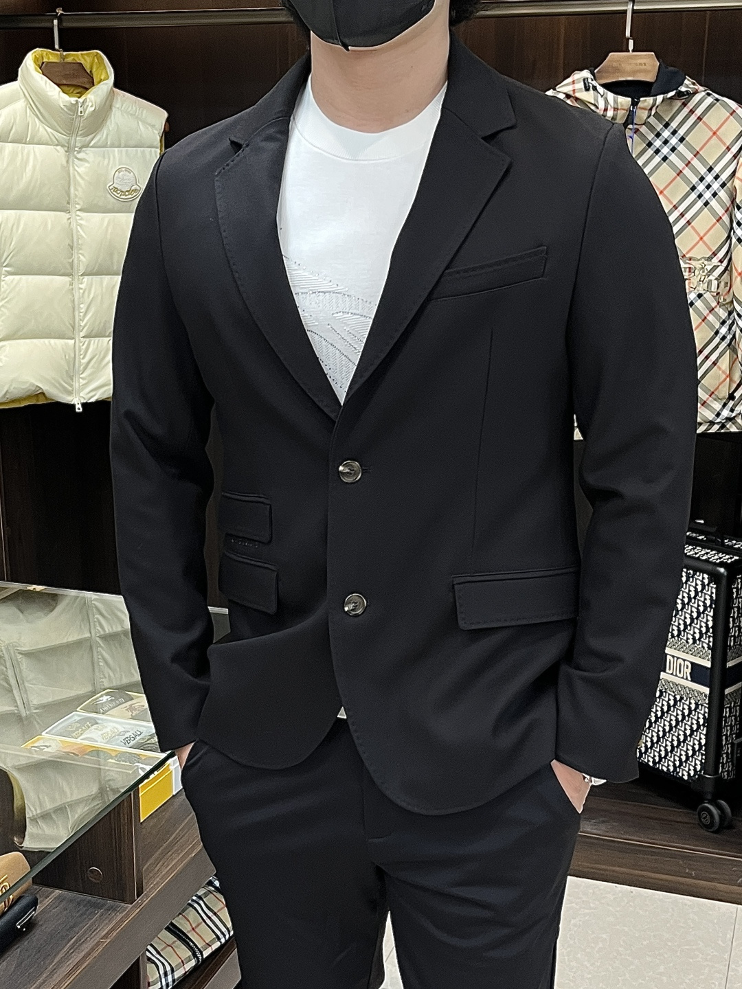 NO:598449,The main recommendation is BC ss early autumn new release BC blazer jacket, autumn hot style blazer jacket, classic LOGO embroidery embroidered single suit on the chest. Wearing it makes you feel comfortable and slim, lazy and casual, combined with clean and simple colors, it is particularly attractive and suitable for daily wear~ We are launching sports items decorated with vibrant prints!  Sizes M-3XL Complete with three standards Shipping next day Color Black Khaki H New model first release,,jackets & coats,jackets & coats,business suit,alexander wang19860909主推 BC ss早秋新款发布BC西装夹克外套,秋季爆款西装夹克外套,胸前经典LOGO刺绣刺绣款单西,穿上就是舒适自在又显瘦的存在,慵懒而随性,结合干净简单的色系就特别耐看,适合日常穿着~倾情推出缀饰活力印花的运动单品！ 尺码M-3XL 三标齐全 隔天出货 颜色黑色 卡其色 H新款首发,,jackets & coats,jackets & coats,business suit,alexander wang,Men's clothing