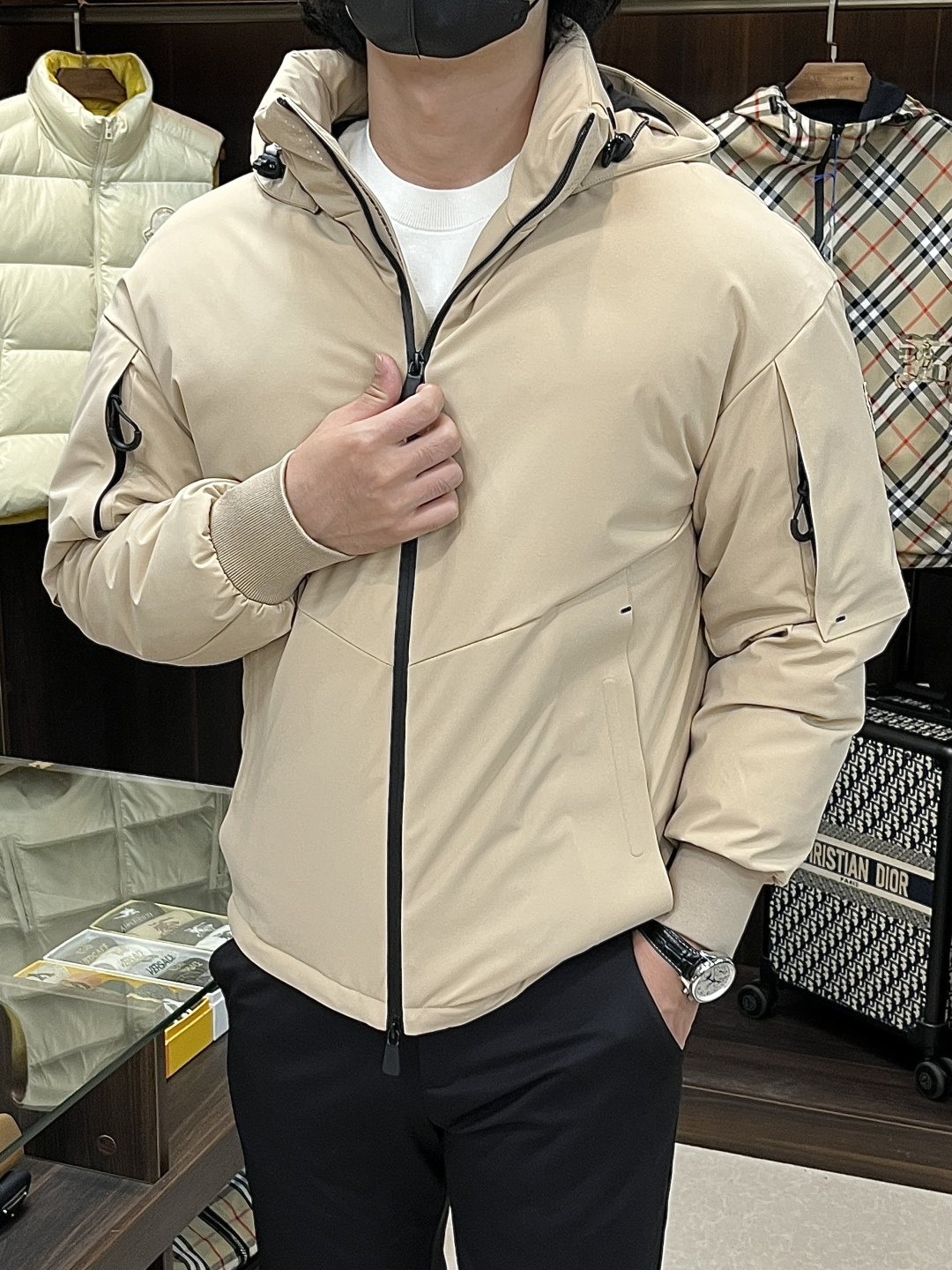 🌸 主推羽绒🌹Moncler 2025最新款时尚设计师款羽绒外套❤️‍🔥蒙口连帽羽绒服，冬季顶级轻奢羽绒