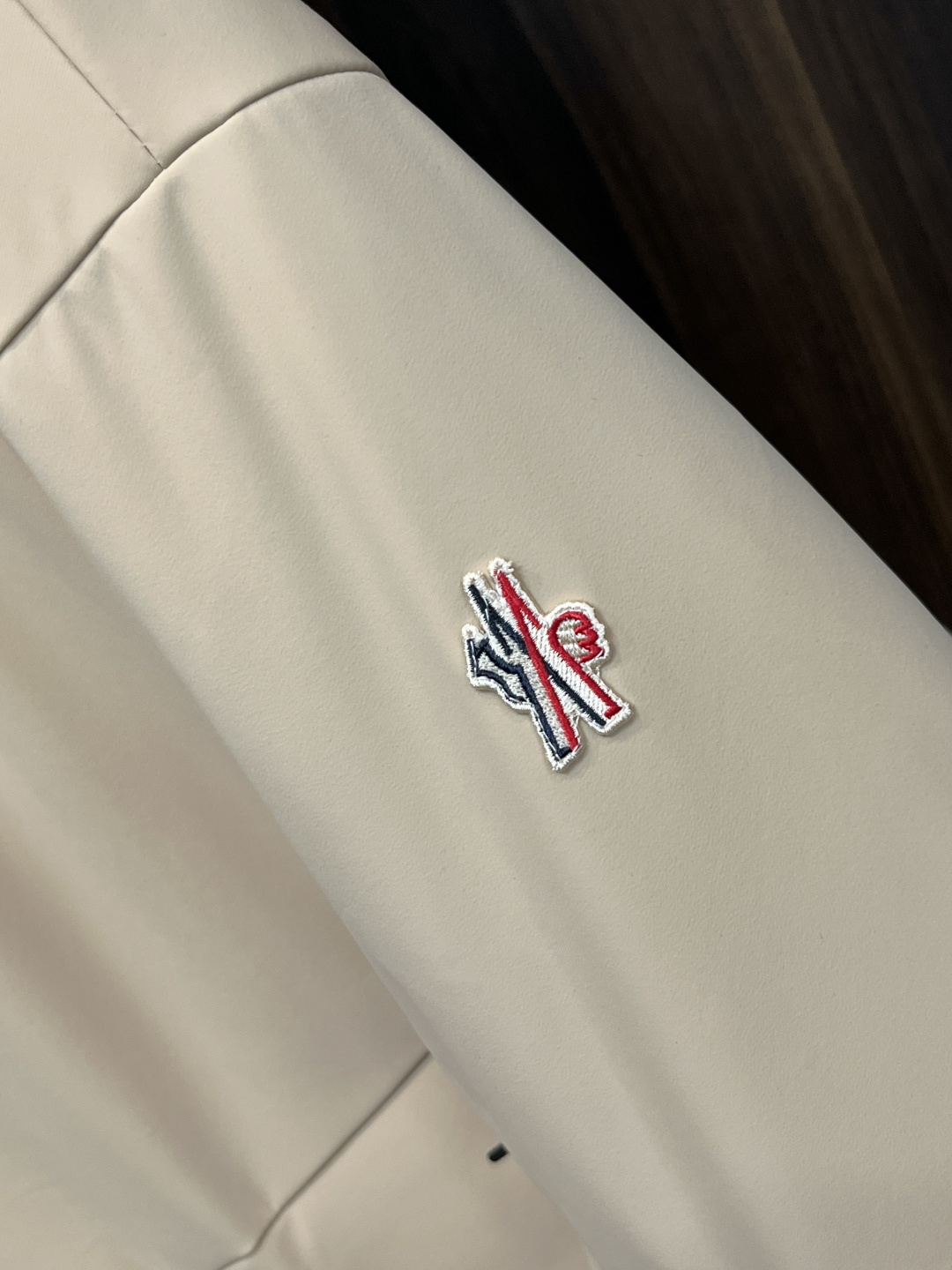 🌸 主推羽绒🌹Moncler 2025最新款时尚设计师款羽绒外套❤️‍🔥蒙口连帽羽绒服，冬季顶级轻奢羽绒