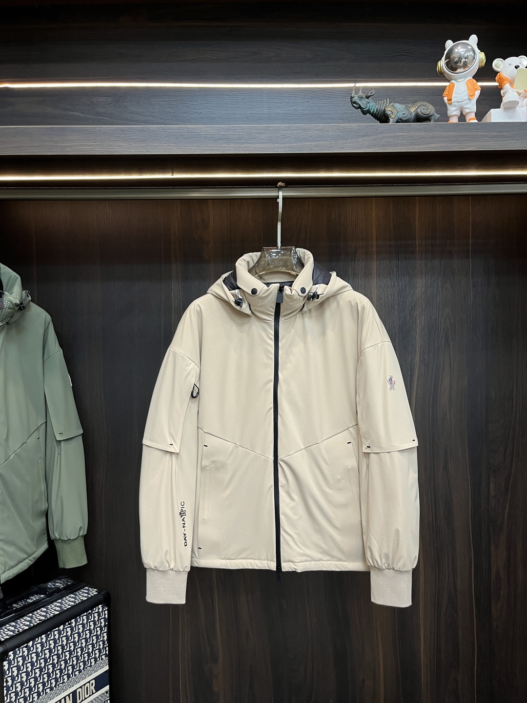 🌸 主推羽绒🌹Moncler 2025最新款时尚设计师款羽绒外套❤️‍🔥蒙口连帽羽绒服，冬季顶级轻奢羽绒