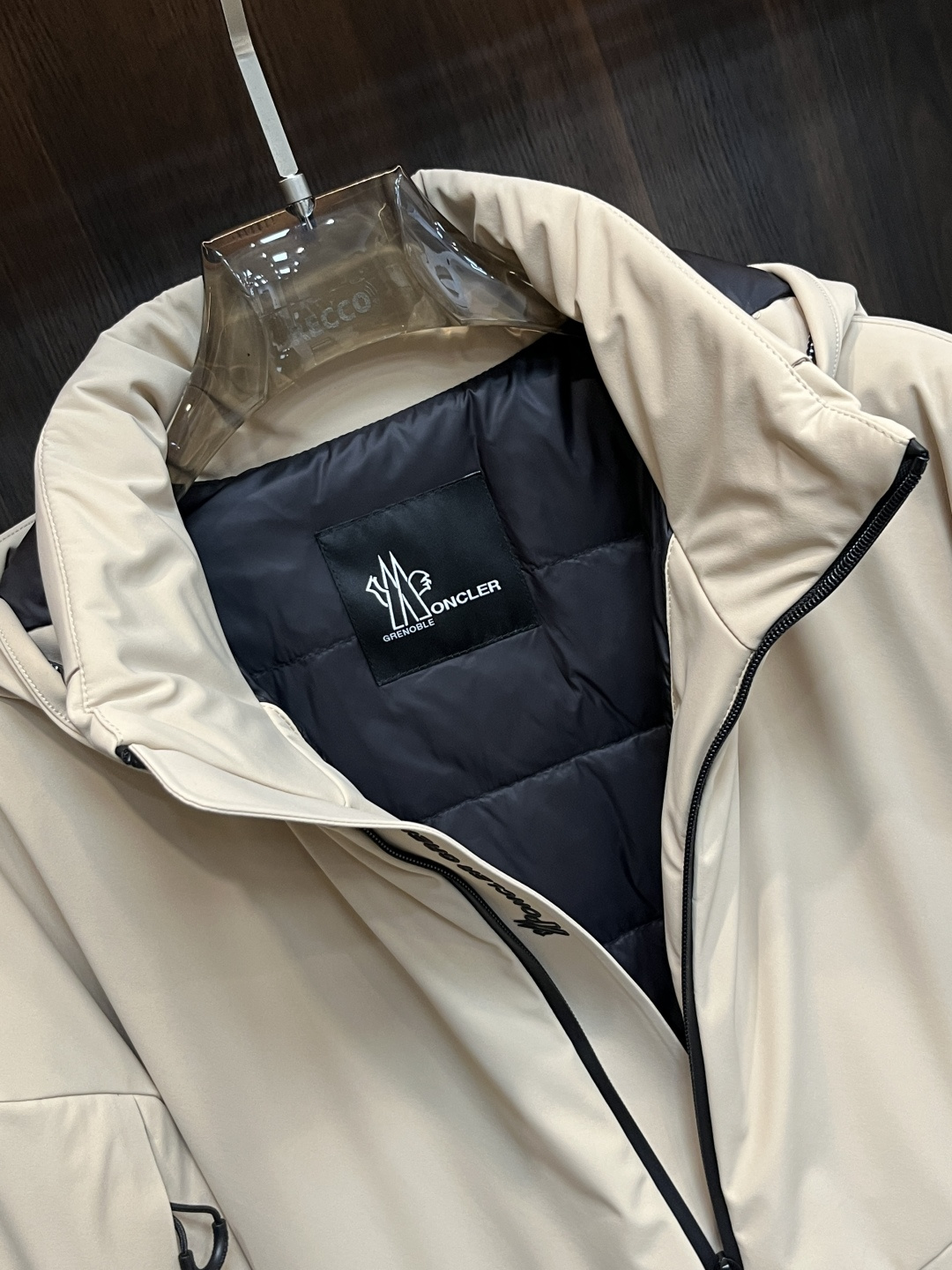 🌸 主推羽绒🌹Moncler 2025最新款时尚设计师款羽绒外套❤️‍🔥蒙口连帽羽绒服，冬季顶级轻奢羽绒