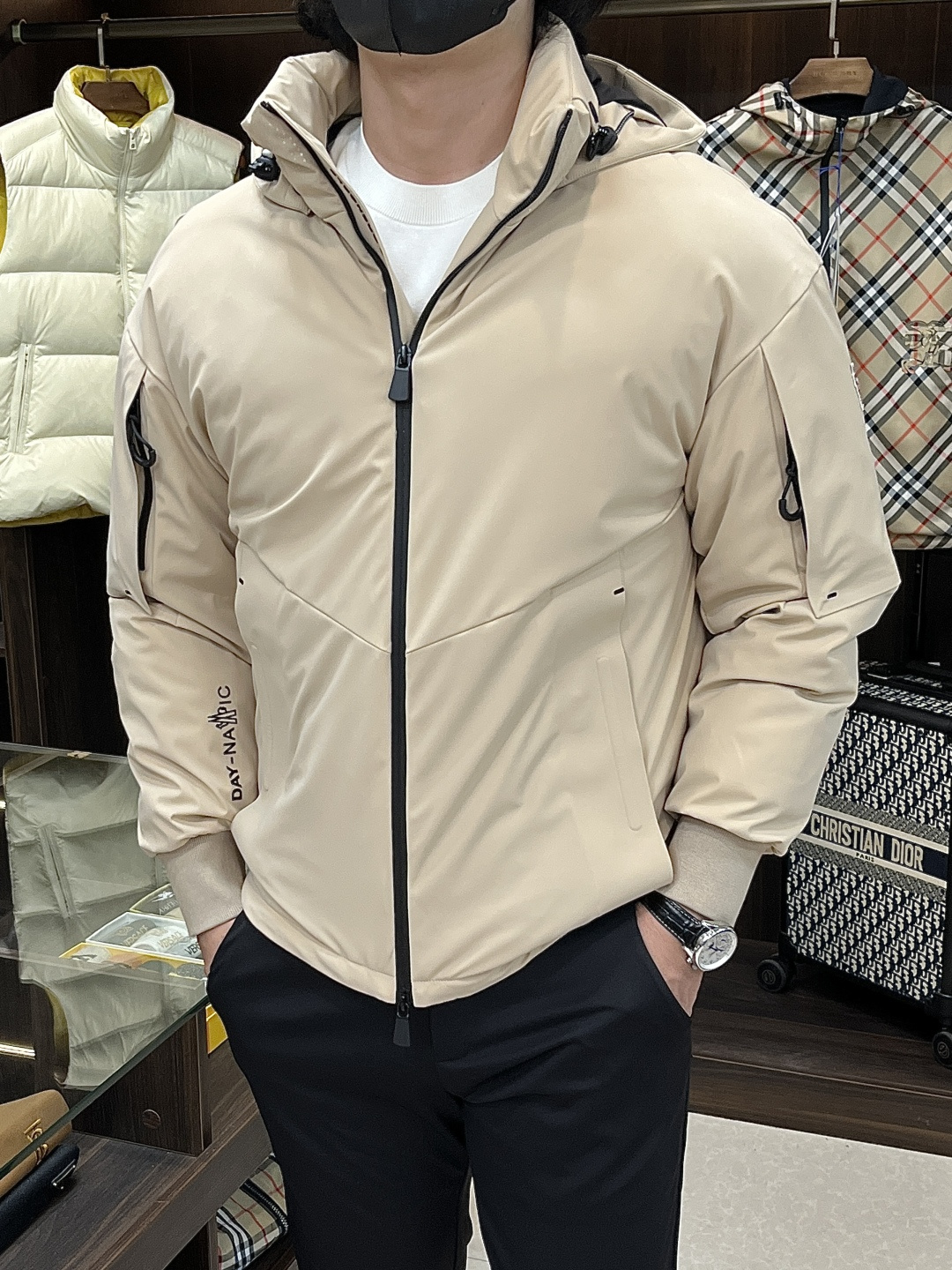 NO:608344,The main recommendation is the down Moncler 2025 latest fashion designer style down jacket, hooded down jacket, top light luxury down jacket in winter, hot style down jacket, 90# white goose down filling, every detail shows craftsmanship, enough advanced structural tailoring design changes to show men's diverse image changes, slim fit, tailoring, to meet the current popular multi-layered wear, versatile style in life!  Color Green Khaki Size M-3XL H2025 new release, Moncler, jackets & coats, down jacket, hats, alexander wang19860909主推羽绒 Moncler 2025最新款时尚设计师款羽绒外套蒙口连帽羽绒服,冬季顶级轻奢羽绒服,爆款羽绒服,90#白鹅绒填充,处处细节显工艺足够的高级结构性剪裁的设计改变来展现男士多样的形象变化,修身利落、剪裁合体,满足时下正流行的多层次穿搭,生活百搭款式！ 颜色绿色 卡其色 码数M-3XL H2025新款首发,,Moncler,jackets & coats,down jacket,hats,alexander wang,Men's clothing