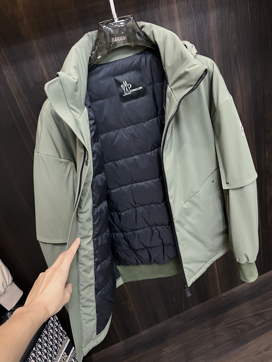 🌸 主推羽绒🌹Moncler 2025最新款时尚设计师款羽绒外套❤️‍🔥蒙口连帽羽绒服，冬季顶级轻奢羽绒