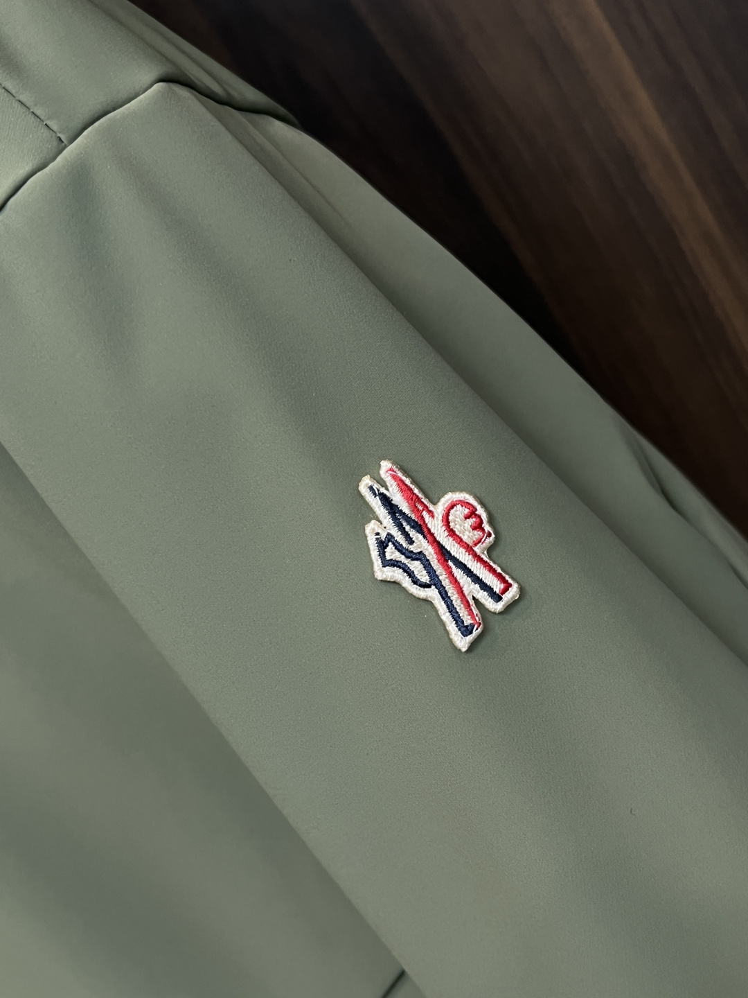 🌸 主推羽绒🌹Moncler 2025最新款时尚设计师款羽绒外套❤️‍🔥蒙口连帽羽绒服，冬季顶级轻奢羽绒