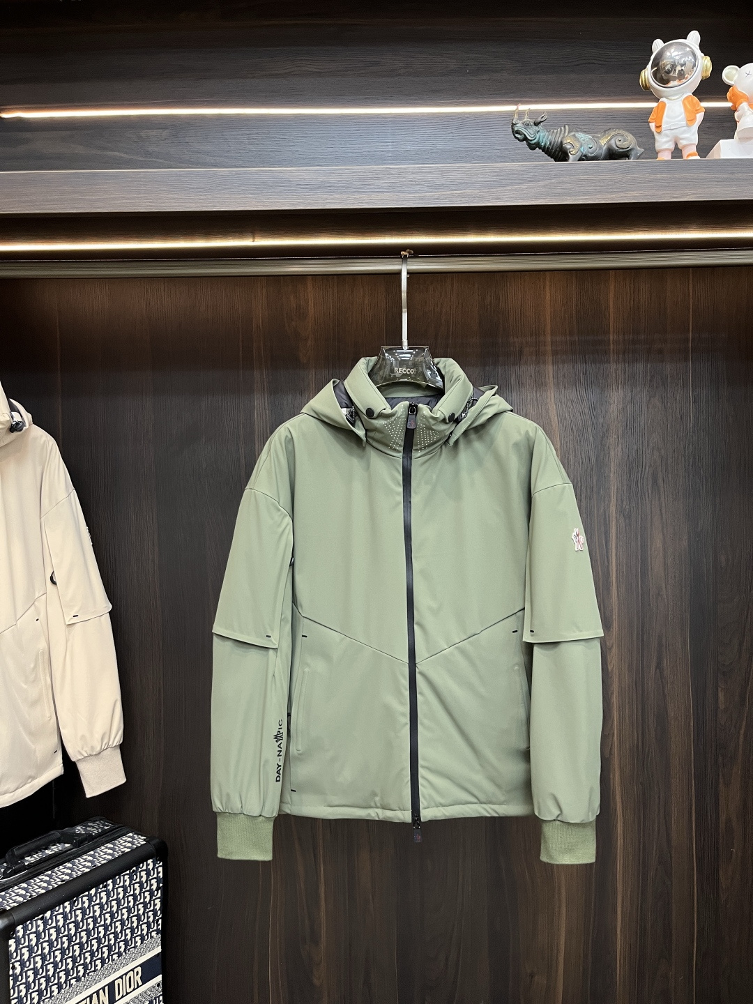 🌸 主推羽绒🌹Moncler 2025最新款时尚设计师款羽绒外套❤️‍🔥蒙口连帽羽绒服，冬季顶级轻奢羽绒