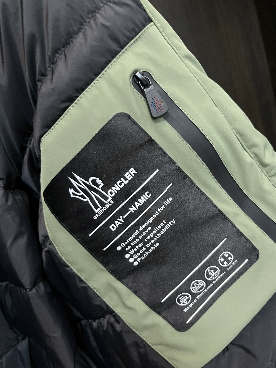 🌸 主推羽绒🌹Moncler 2025最新款时尚设计师款羽绒外套❤️‍🔥蒙口连帽羽绒服，冬季顶级轻奢羽绒