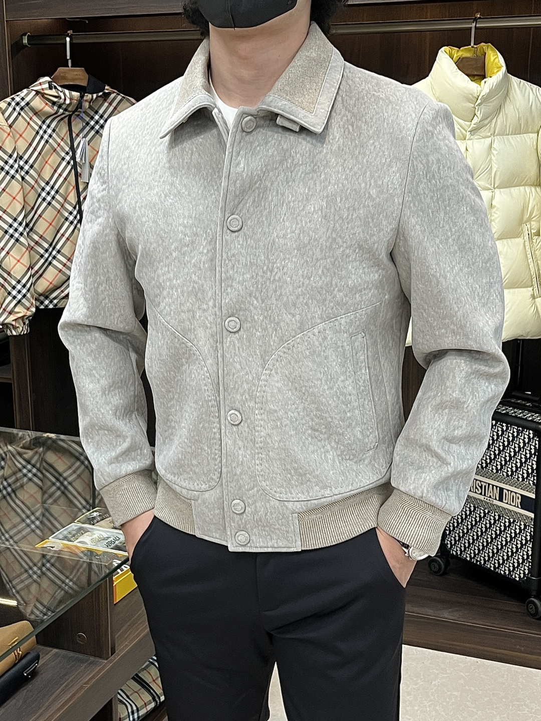 NO:597277,The main recommendation of BC 2025ss autumn new release is the BC lapel jacket, the hot autumn knitted cotton jacket. Wearing it makes you feel comfortable and slim, lazy and casual, combined with clean and simple colors, it is particularly eye-catching and suitable for daily wear~ We introduce sports items decorated with vibrant prints, fashionable and quality life!  Size M-3XL H2025 new model debut,,jackets & coats,jackets & coats,alexander wang19860909主推 BC 2025ss秋季新款发布BC翻领夹克外套,秋季爆款针织棉衣外套,穿上就是舒适自在又显瘦的存在,慵懒而随性,结合干净简单的色系就特别耐看,适合日常穿着~倾情推出缀饰活力印花的运动单品,时尚品质生活！ 尺码M-3XL H2025新款首发,,jackets & coats,jackets & coats,alexander wang,Men's clothing