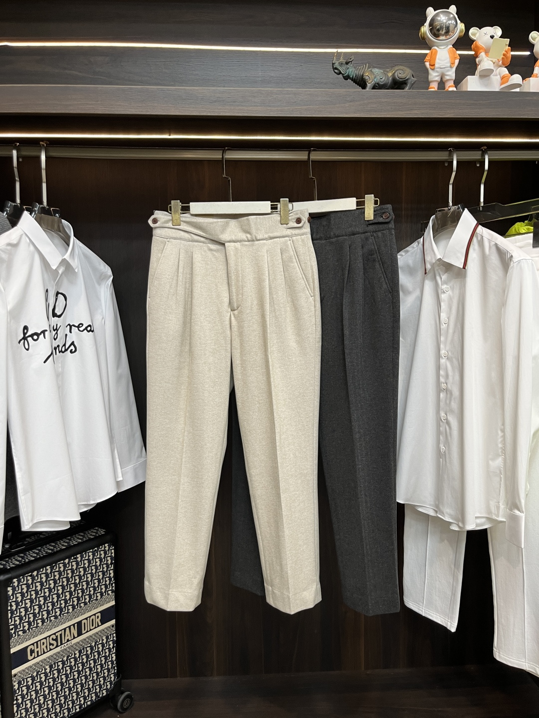 NO:600777,The main recommendation is Burberry, which exclusively provides new trendy men's fashionable casual jeans, high-end European original trousers, trendy fashionable casual trousers with high breathability and comfort, impeccable details, brand element design concept, reflecting high quality. It presents casual tailoring, and the style is awesome!  Size 29-36 H2025 new model debut,,burberry,burberry,jeans,alexander wang19860909主推 Burberry 巴宝莉 独家专供新款潮男时尚休闲牛仔裤,高端欧版原单裤子,潮流时尚休闲裤子 透气舒适度高,细节无可挑剔,品牌元素设计理念,体现高品质.呈现休闲裁剪,版型超赞！ 码数29-36 H2025新款首发,,burberry,burberry,jeans,alexander wang,Men's clothing