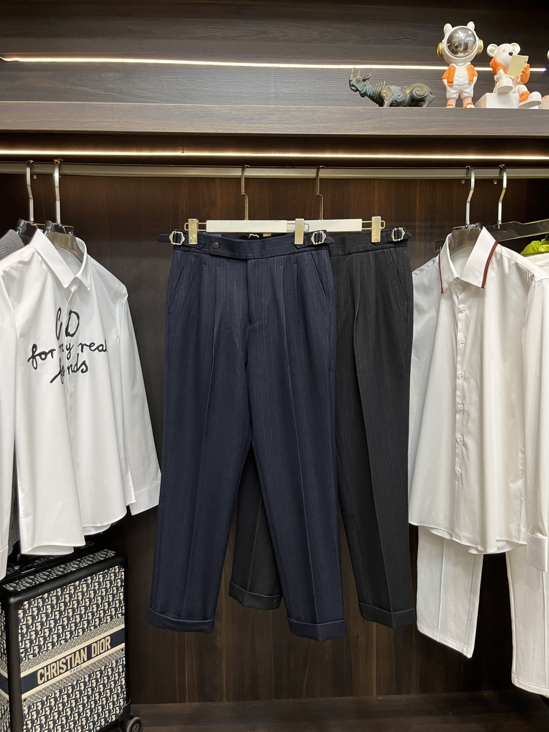 NO:657710,Mainly recommended Prada Prada exclusively provides new trendy men's fashionable casual jeans, high-end European original trousers, trendy fashionable casual trousers with high breathability and comfort, impeccable details, brand element design concept, reflecting high quality. It presents casual tailoring and awesome styles!  Size 29-36 H new model first release, prada, prada, jeans, alexander wang19860909主推 Prada 普拉达 独家专供新款潮男时尚休闲牛仔裤,高端欧版原单裤子,潮流时尚休闲裤子 透气舒适度高,细节无可挑剔,品牌元素设计理念,体现高品质.呈现休闲裁剪,版型超赞！ 码数29-36 H新款首发,,prada,prada,jeans,alexander wang,Men's clothing