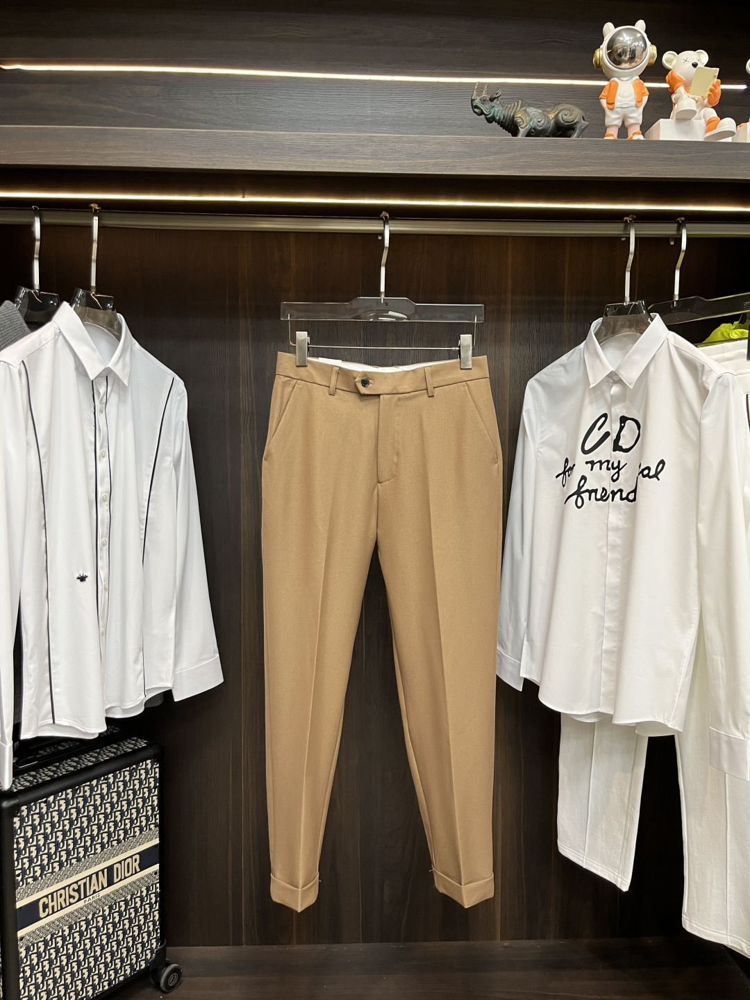 NO:599466,The main recommendation is LOEWE, which exclusively supplies new trendy men's fashionable casual jeans, high-end European original trousers, trendy fashionable casual trousers, with high breathability and comfort, impeccable details, brand element design concept, reflecting high quality. It presents casual tailoring, and the style is awesome!  Size 29-36 H2025 new model first release,,loewe,loewe,jeans,alexander wang19860909主推 LOEWE 罗意威 独家专供新款潮男时尚休闲牛仔裤,高端欧版原单裤子,潮流时尚休闲裤子 透气舒适度高,细节无可挑剔,品牌元素设计理念,体现高品质.呈现休闲裁剪,版型超赞！ 码数29-36 H2025新款首发,,loewe,loewe,jeans,alexander wang,Men's clothing