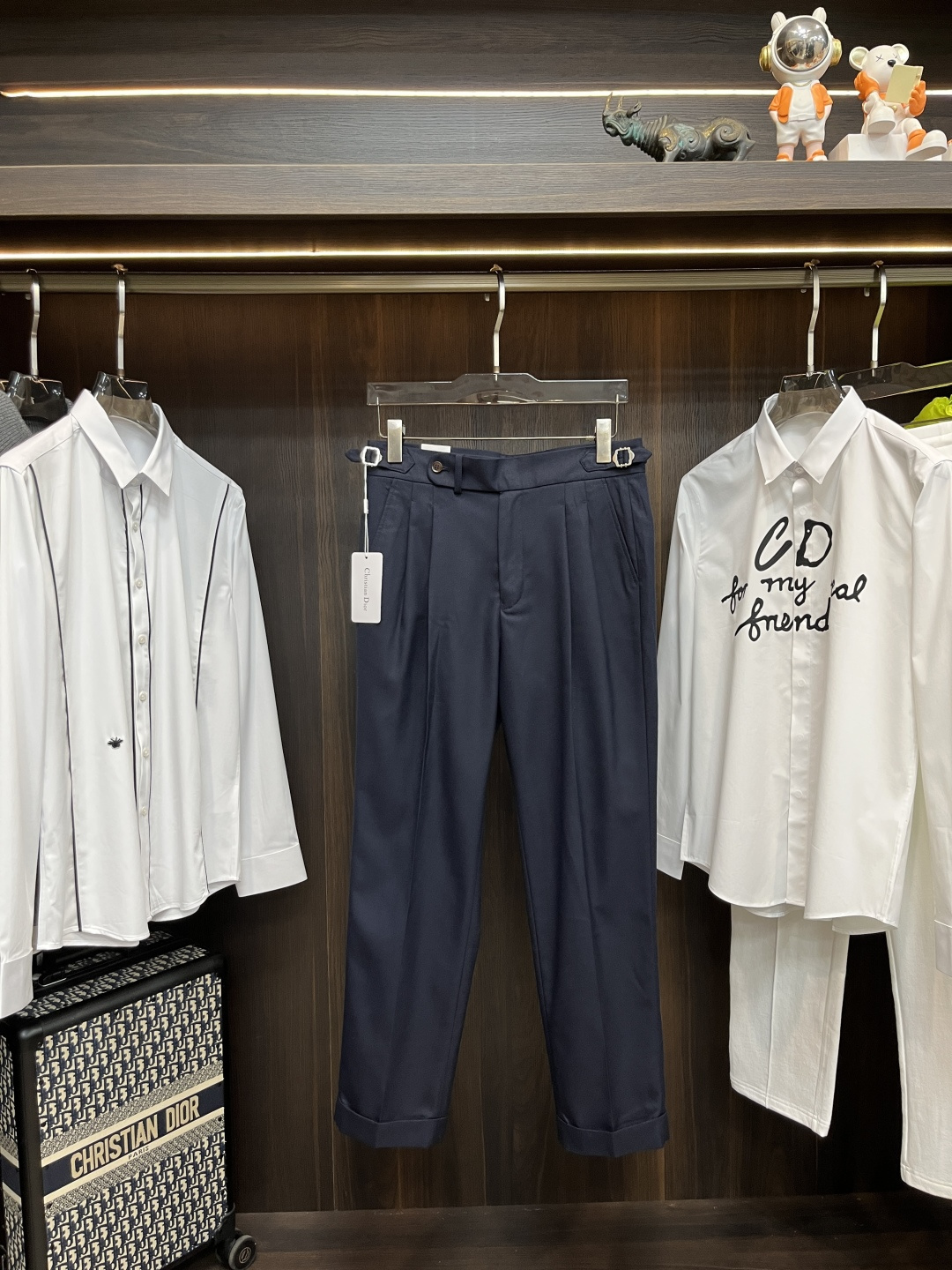 NO:599469,Mainly recommended by Dior, Dior exclusively provides new trendy men's fashionable casual jeans, high-end European original trousers, trendy fashionable casual trousers with high breathability and comfort, impeccable details, brand element design concept, reflecting high quality. It presents casual tailoring and awesome styles!  Size 29-36 H2025 new model first release,,dior,dior,jeans,alexander wang19860909主推 Dior 迪奥 独家专供新款潮男时尚休闲牛仔裤,高端欧版原单裤子,潮流时尚休闲裤子 透气舒适度高,细节无可挑剔,品牌元素设计理念,体现高品质.呈现休闲裁剪,版型超赞！ 码数29-36 H2025新款首发,,dior,dior,jeans,alexander wang,Men's clothing