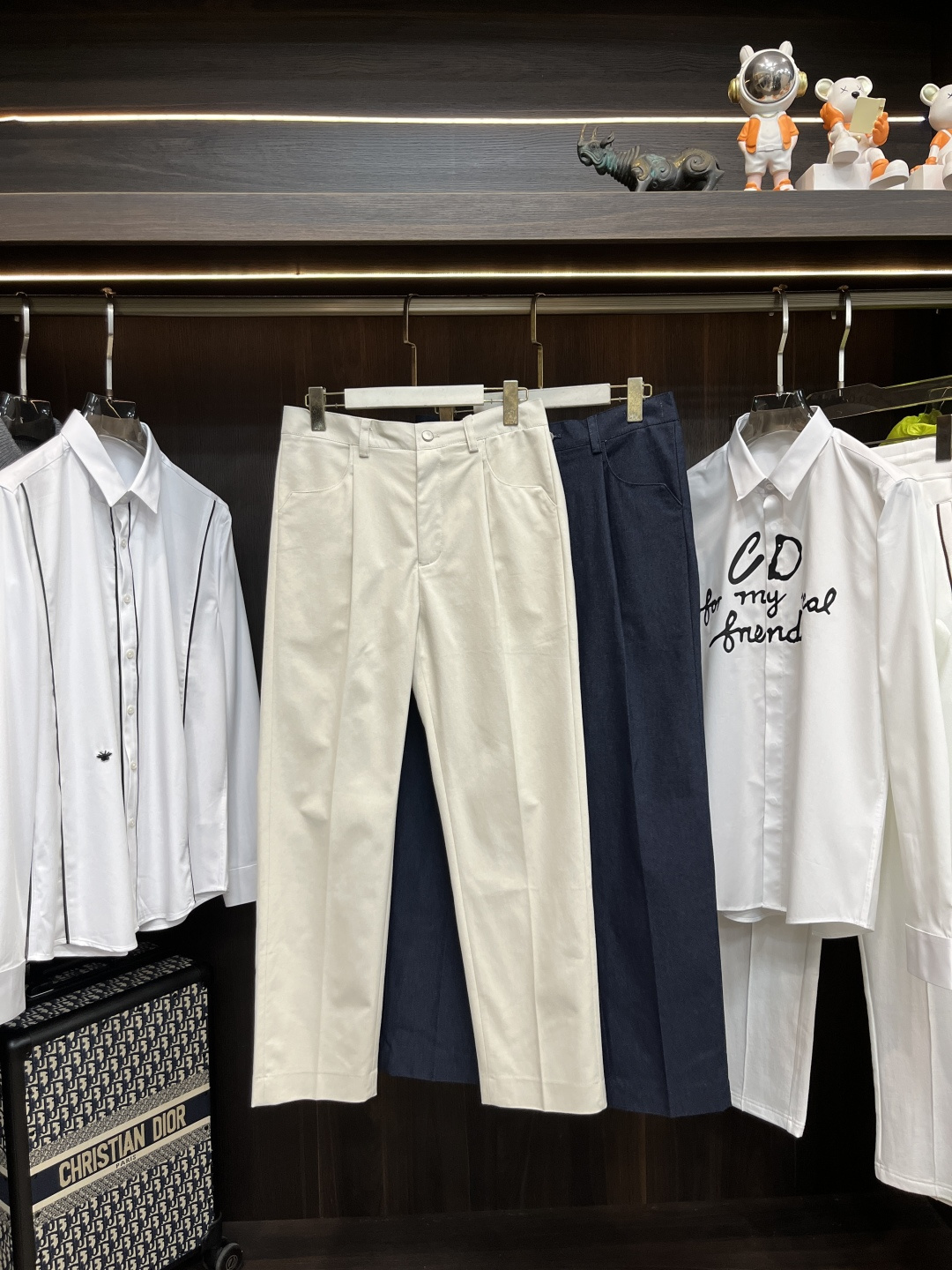 NO:599475,Mainly recommended Fendi Fendi exclusively provides new trendy men's fashionable casual jeans, high-end European original trousers, trendy fashionable casual trousers with high breathability and comfort, impeccable details, brand element design concept, reflecting high quality. Presenting casual tailoring, awesome version!  Size 29-36 H2025 new model debut,,fendi,fendi,jeans,alexander wang19860909主推 Fendi 芬迪 独家专供新款潮男时尚休闲牛仔裤,高端欧版原单裤子,潮流时尚休闲裤子 透气舒适度高,细节无可挑剔,品牌元素设计理念,体现高品质.呈现休闲裁剪,版型超赞！ 码数29-36 H2025新款首发,,fendi,fendi,jeans,alexander wang,Men's clothing