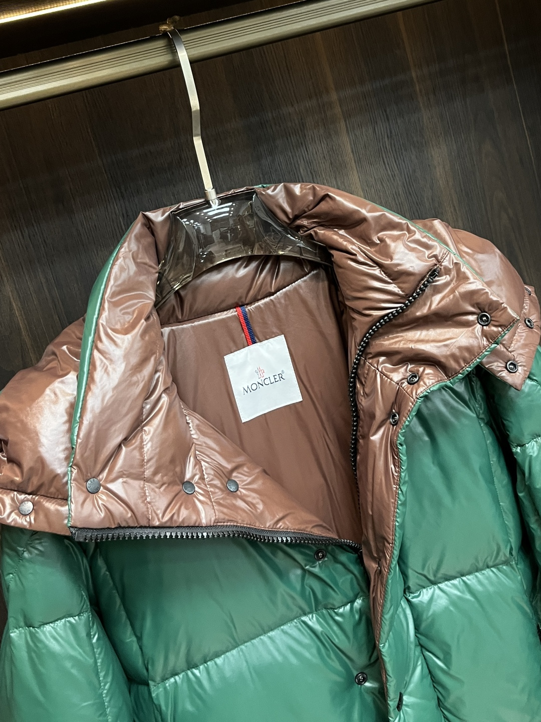 主推羽绒🌹Moncler 2025最新款时尚设计师款羽绒外套❤️蒙口连帽羽绒服，冬季顶级轻奢羽绒服，胸前