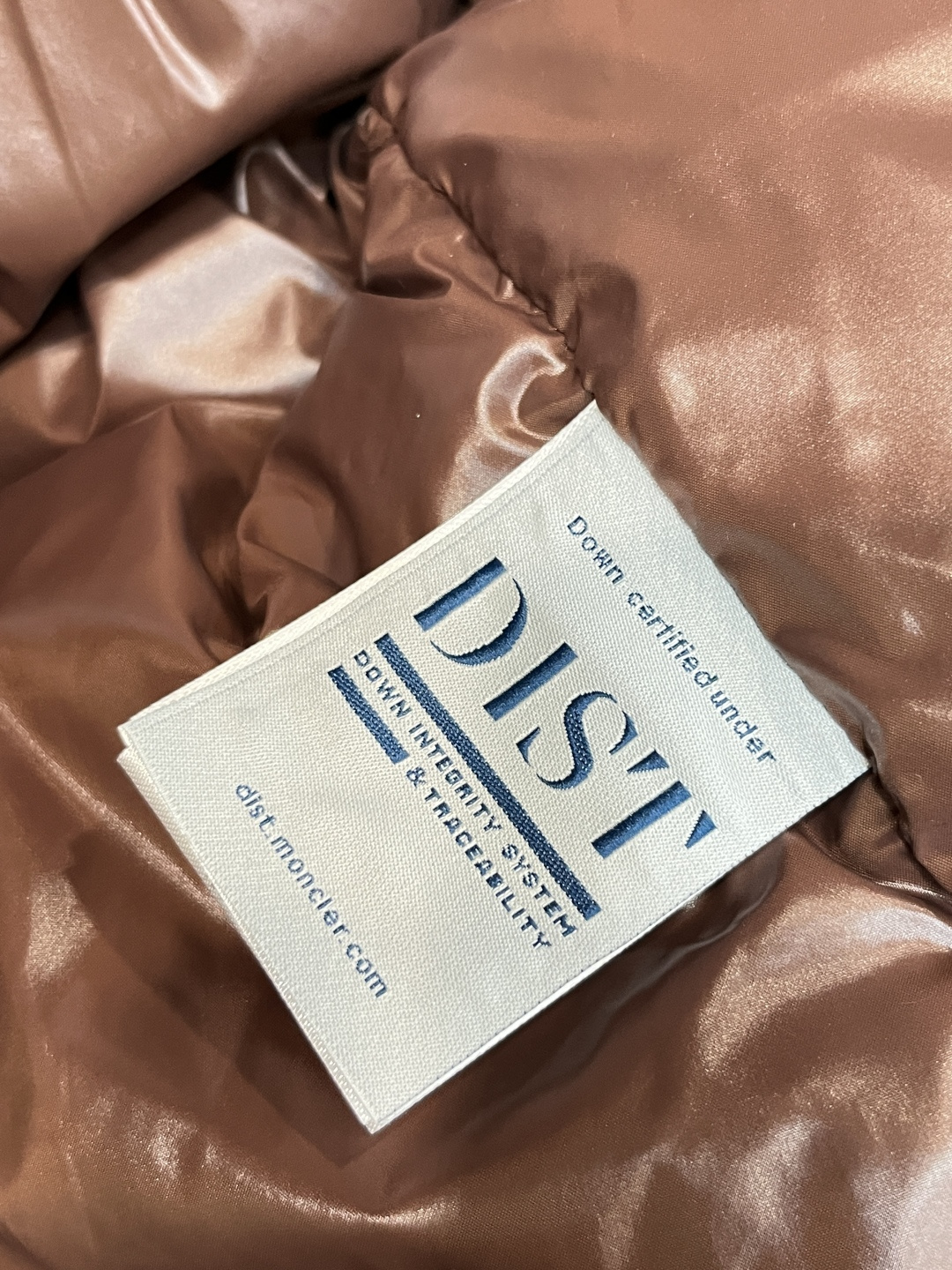 主推羽绒🌹Moncler 2025最新款时尚设计师款羽绒外套❤️蒙口连帽羽绒服，冬季顶级轻奢羽绒服，胸前