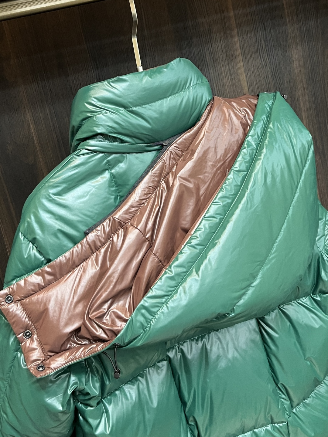 主推羽绒🌹Moncler 2025最新款时尚设计师款羽绒外套❤️蒙口连帽羽绒服，冬季顶级轻奢羽绒服，胸前