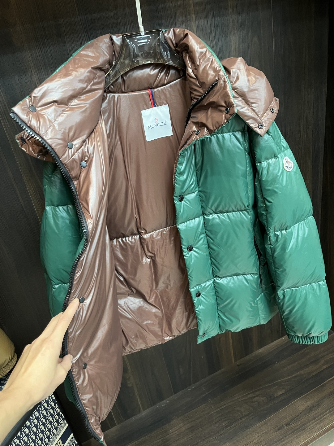 主推羽绒🌹Moncler 2025最新款时尚设计师款羽绒外套❤️蒙口连帽羽绒服，冬季顶级轻奢羽绒服，胸前