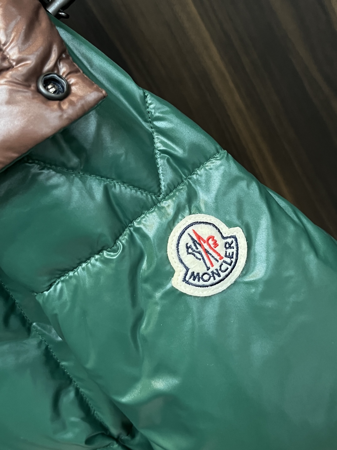 主推羽绒🌹Moncler 2025最新款时尚设计师款羽绒外套❤️蒙口连帽羽绒服，冬季顶级轻奢羽绒服，胸前