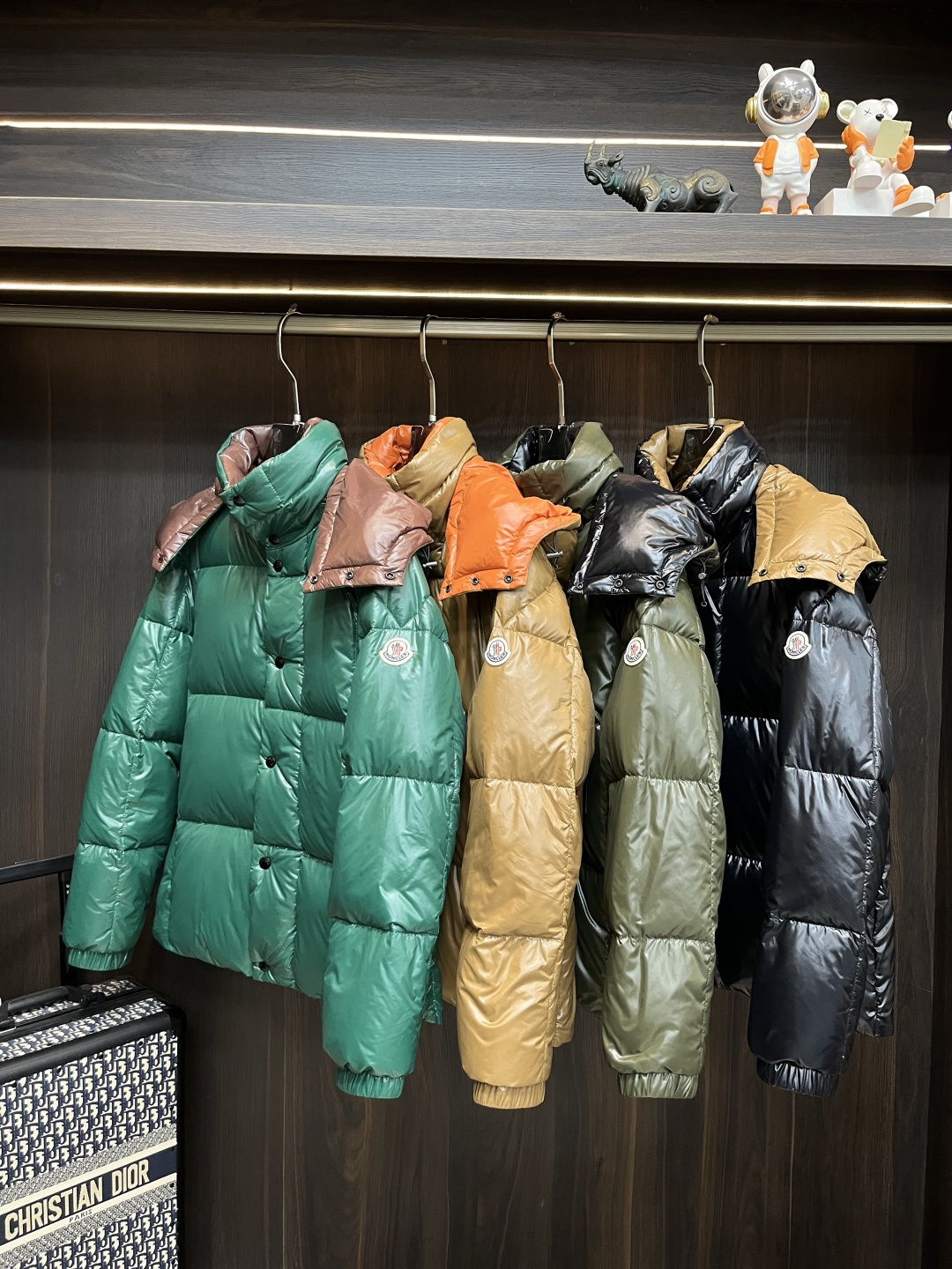 主推羽绒🌹Moncler 2025最新款时尚设计师款羽绒外套❤️蒙口连帽羽绒服，冬季顶级轻奢羽绒服，胸前