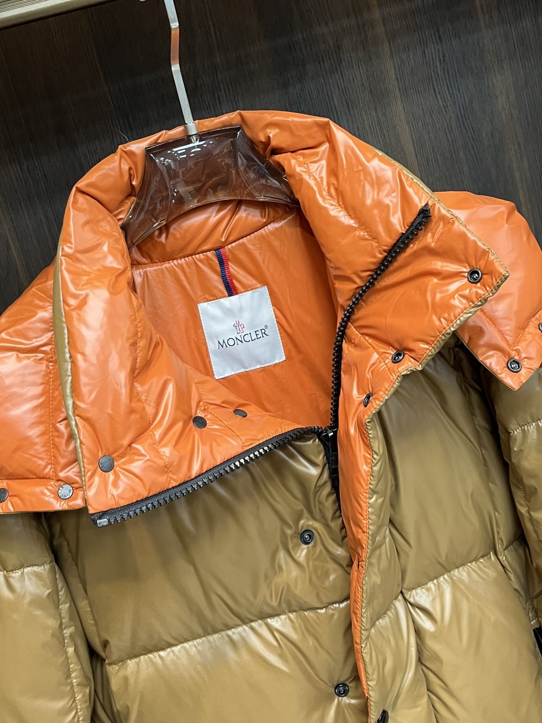 主推羽绒🌹Moncler 2025最新款时尚设计师款羽绒外套❤️蒙口连帽羽绒服，冬季顶级轻奢羽绒服，胸前