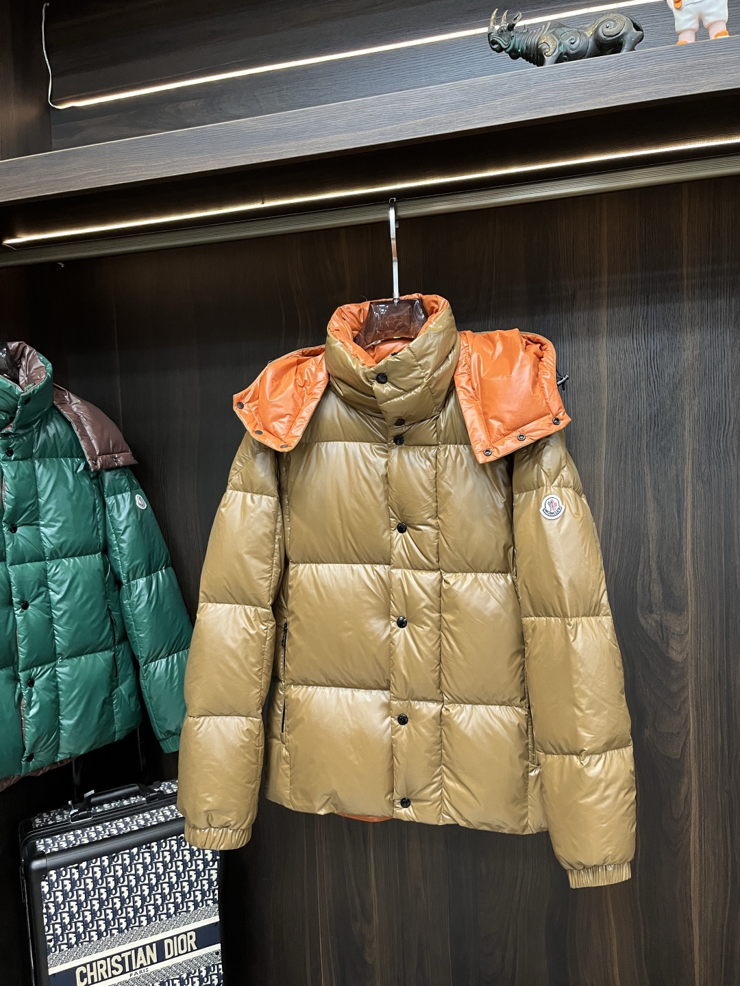 主推羽绒🌹Moncler 2025最新款时尚设计师款羽绒外套❤️蒙口连帽羽绒服，冬季顶级轻奢羽绒服，胸前