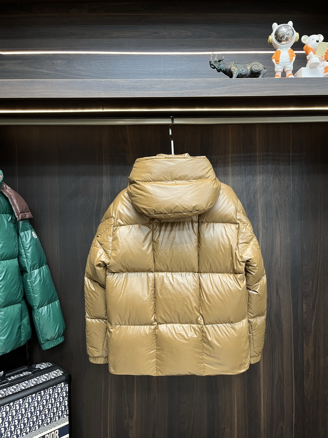 主推羽绒🌹Moncler 2025最新款时尚设计师款羽绒外套❤️蒙口连帽羽绒服，冬季顶级轻奢羽绒服，胸前