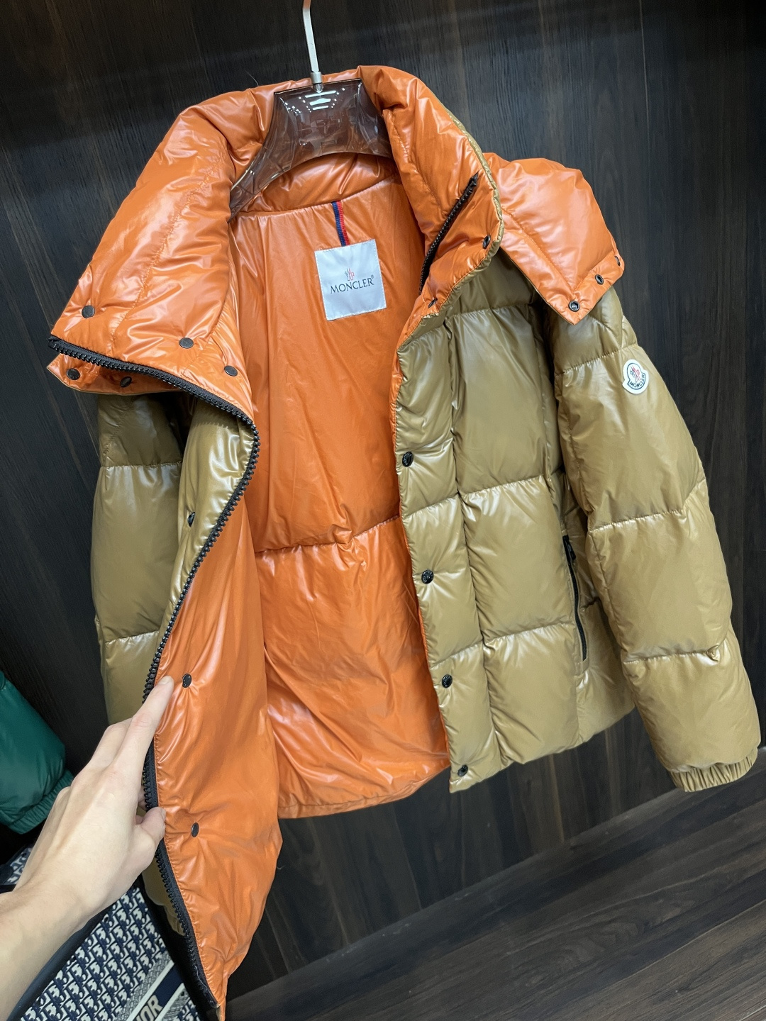 主推羽绒🌹Moncler 2025最新款时尚设计师款羽绒外套❤️蒙口连帽羽绒服，冬季顶级轻奢羽绒服，胸前