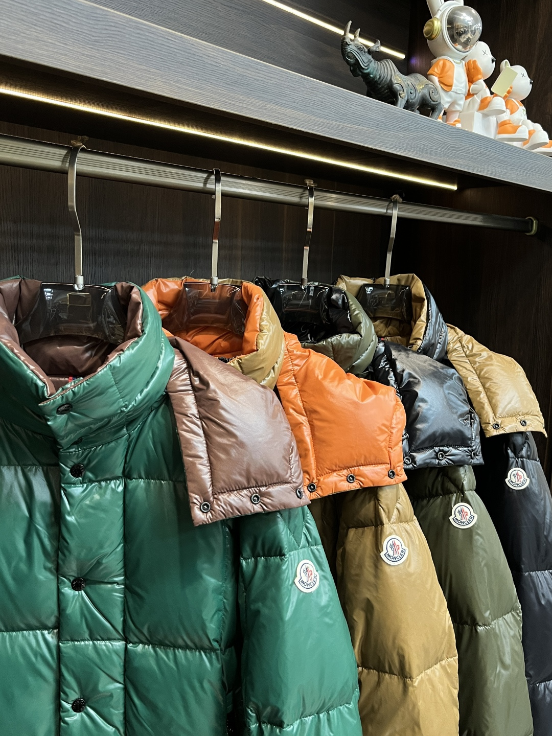 主推羽绒🌹Moncler 2025最新款时尚设计师款羽绒外套❤️蒙口连帽羽绒服，冬季顶级轻奢羽绒服，胸前