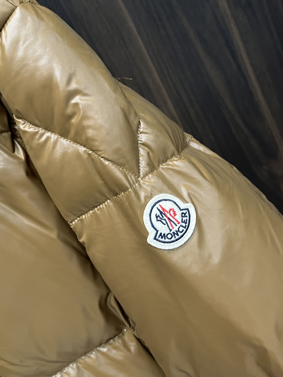 主推羽绒🌹Moncler 2025最新款时尚设计师款羽绒外套❤️蒙口连帽羽绒服，冬季顶级轻奢羽绒服，胸前