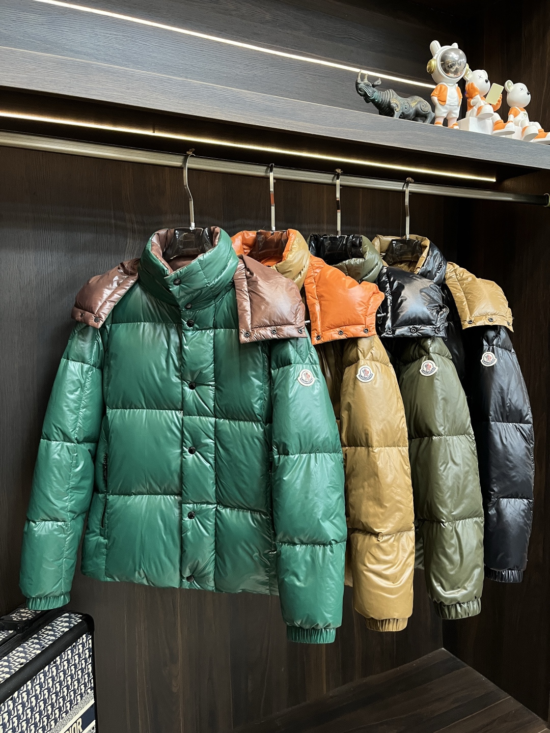 主推羽绒🌹Moncler 2025最新款时尚设计师款羽绒外套❤️蒙口连帽羽绒服，冬季顶级轻奢羽绒服，胸前