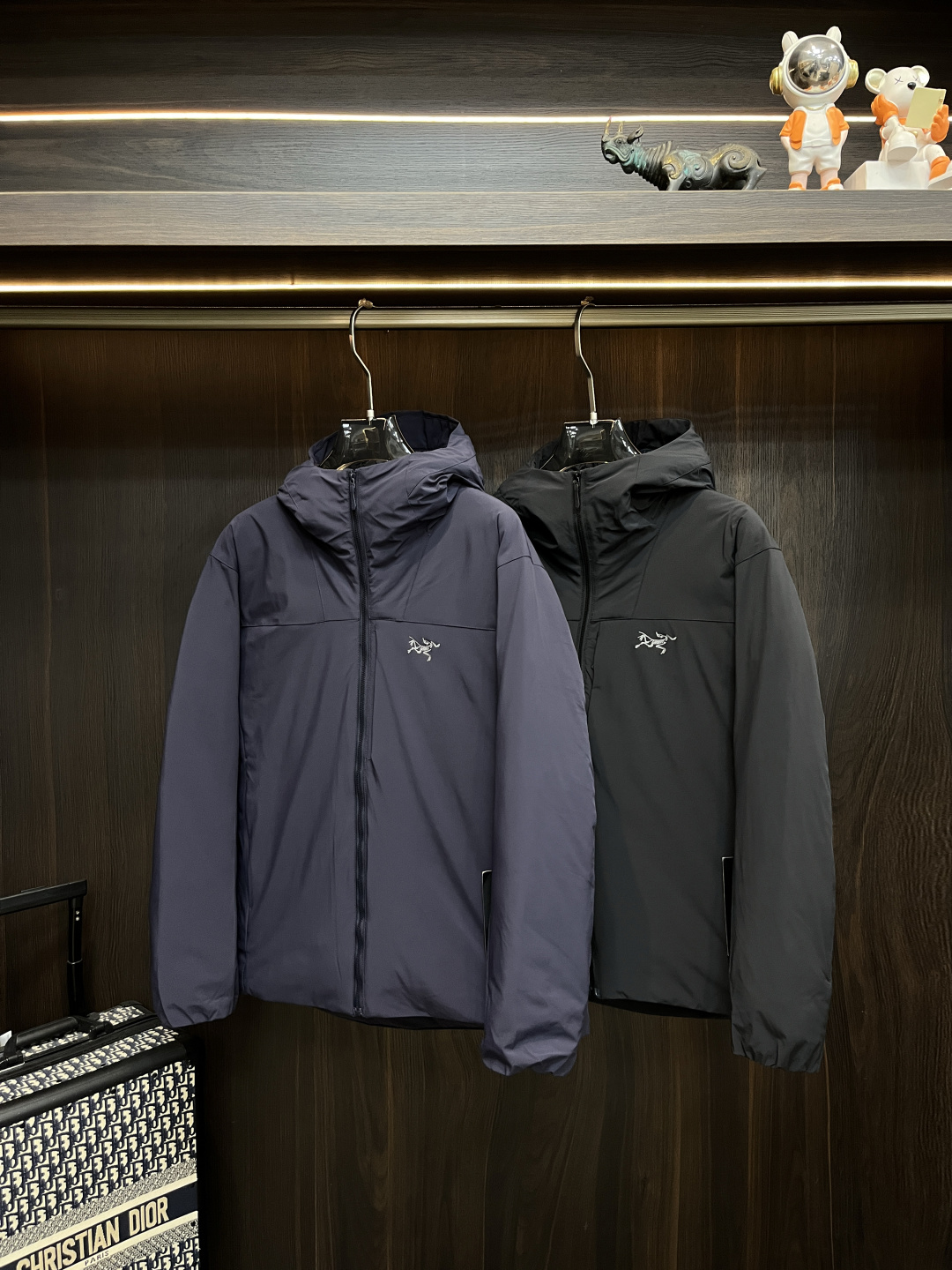 NO:610580,Mainly recommend down Arc'teryx 2025 popular down hooded down, outdoor down jacket, 90 white duck down filling!  Light luxury top casual down!  Size M-3XL H2025 winter new style,arc'teryx,down jacket,hats,alexander wang19860909主推羽绒 始祖鸟 2025爆款羽绒连帽羽绒,户外羽绒冲锋衣,90白鸭绒填充！轻奢顶级休闲羽绒！尺码M-3XL H2025冬季新款,arc'teryx,down jacket,hats,alexander wang,Men's clothing