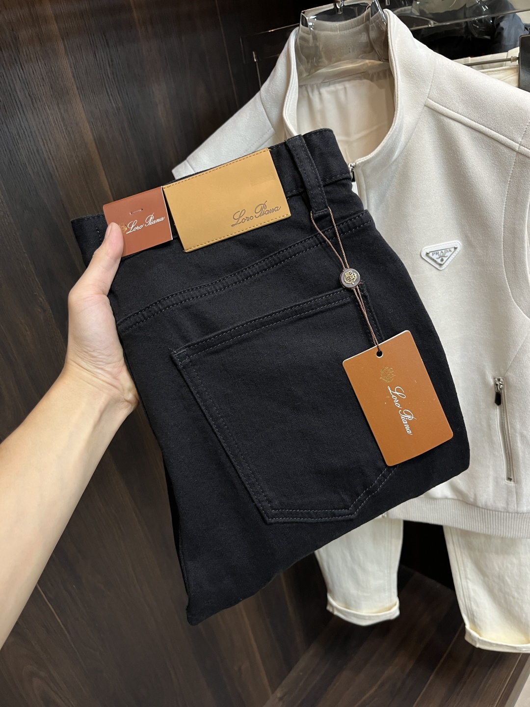 NO:612812,The main recommendation is the new autumn and winter casual pants LP of L year. This pair of pants can definitely make money with your eyes closed!  Autumn and winter casual pants, these jeans are very versatile and can be worn for daily work and outdoor sports. They are a must-have in the wardrobe!  Size 29-38 (no 35 37) H2025 new model debut,,loro piana,jeans,alexander wang19860909主推 L年秋冬新款休闲裤LP这款裤子绝对可以闭眼收入！秋冬休闲裤,此牛仔裤非常百搭,日常工作户外运动都可以穿着,衣柜里的必备品！ 尺码29-38（无35 37） H2025新款首发,,loro piana,jeans,alexander wang,Men's clothing