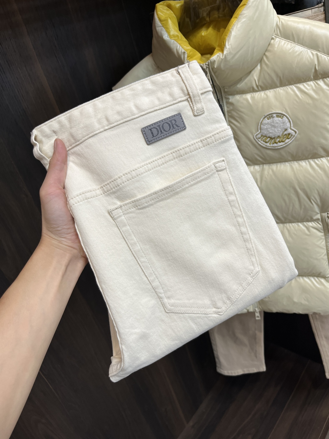 NO:661880,Mainly recommending Dior’s 25 new autumn and winter casual pants. These Dior pants can definitely make money with your eyes closed!  Autumn and winter casual pants, these jeans are very versatile and can be worn for daily work and outdoor sports. They are a must-have in the wardrobe!  Size 29-38 (no 35 37) H2025 new model debut, dior, dior, jeans,  19860909主推 Dior 25年秋冬新款休闲裤迪奥这款裤子绝对可以闭眼收入！秋冬休闲裤,此牛仔裤非常百搭,日常工作户外运动都可以穿着,衣柜里的必备品！ 尺码29-38（无35 37） H2025新款首发,,dior,dior,jeans, ,Men's clothing