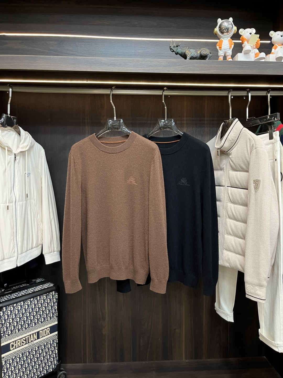 NO:614892,The main recommendation is LP's exclusive supply of new wool sweaters, fashionable men's sweaters, high-end European original single wool knit sweaters, merino wool fabrics, high breathability and comfort, impeccable details, brand element design concept, reflecting high quality. Presenting casual tailoring, the upper body shape is awesome!  Size M-XXXL H2025 new model debut,,loro piana,sweaters,alexander wang19860909主推 LP 独家专供新款羊毛针织衫潮男时尚羊毛衫,高端欧版原单羊毛针织毛衣,美丽诺羊毛面料,透气舒适度高,细节无可挑剔,品牌元素设计理念,体现高品质.呈现休闲裁剪,上身版型超赞！ 码数M-XXXL H2025新款首发,,loro piana,sweaters,alexander wang,Men's clothing