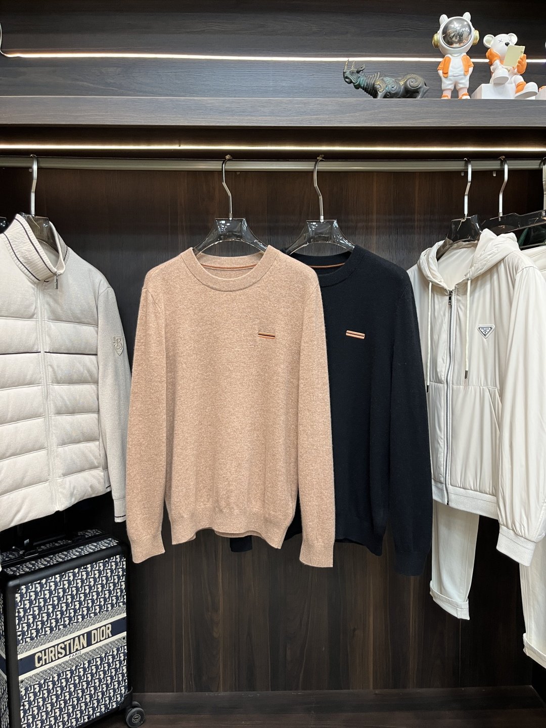 NO:614897,The main recommendation is Zegna Zegna, which exclusively provides new fashionable men's wool sweaters, high-end European original single wool knitted sweaters, merino wool fabrics, high breathability and comfort, impeccable details, brand element design concept, reflecting high quality. It presents casual tailoring, and the upper body shape is awesome!  Size M-XXXL H2025 new model debut,,zegna,sweaters,alexander wang19860909主推 Zegna 杰尼亚 独家专供新款羊毛针织衫潮男时尚羊毛衫,高端欧版原单羊毛针织毛衣,美丽诺羊毛面料,透气舒适度高,细节无可挑剔,品牌元素设计理念,体现高品质.呈现休闲裁剪,上身版型超赞！ 码数M-XXXL H2025新款首发,,zegna,sweaters,alexander wang,Men's clothing