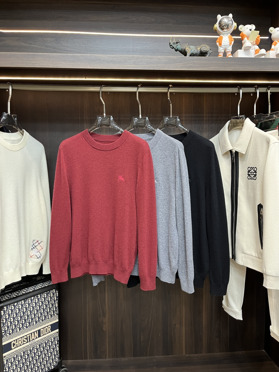 NO:614907,Mainly recommended by Burberry, Burberry exclusively supplies new fashionable men's wool sweaters, high-end European original single wool knitted sweaters, merino wool fabrics, high breathability and comfort, impeccable details, brand element design concept, reflecting high quality. It presents casual tailoring, and the upper body shape is awesome!  Size M-XXXL H2025 new model debut,,burberry,burberry,sweaters,alexander wang19860909主推 Burberry 巴宝莉 独家专供新款羊毛针织衫潮男时尚羊毛衫,高端欧版原单羊毛针织毛衣,美丽诺羊毛面料,透气舒适度高,细节无可挑剔,品牌元素设计理念,体现高品质.呈现休闲裁剪,上身版型超赞！ 码数M-XXXL H2025新款首发,,burberry,burberry,sweaters,alexander wang,Men's clothing