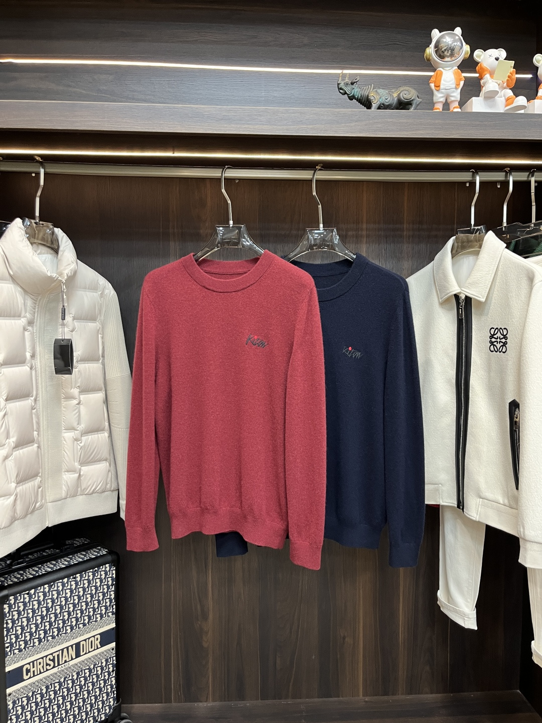 NO:612837,The main recommendation is Kitem's exclusive new wool sweater, fashionable men's sweater, high-end European version of the original single wool knitted sweater, merino wool fabric, high breathability and comfort, impeccable details, brand element design concept, reflecting high quality. It presents casual tailoring, and the upper body shape is awesome!  Size M-XXXL H2025 new model debut,,sweaters,alexander wang19860909主推 Kitem 独家专供新款羊毛针织衫潮男时尚羊毛衫,高端欧版原单羊毛针织毛衣,美丽诺羊毛面料,透气舒适度高,细节无可挑剔,品牌元素设计理念,体现高品质.呈现休闲裁剪,上身版型超赞！ 码数M-XXXL H2025新款首发,,sweaters,alexander wang,Men's clothing