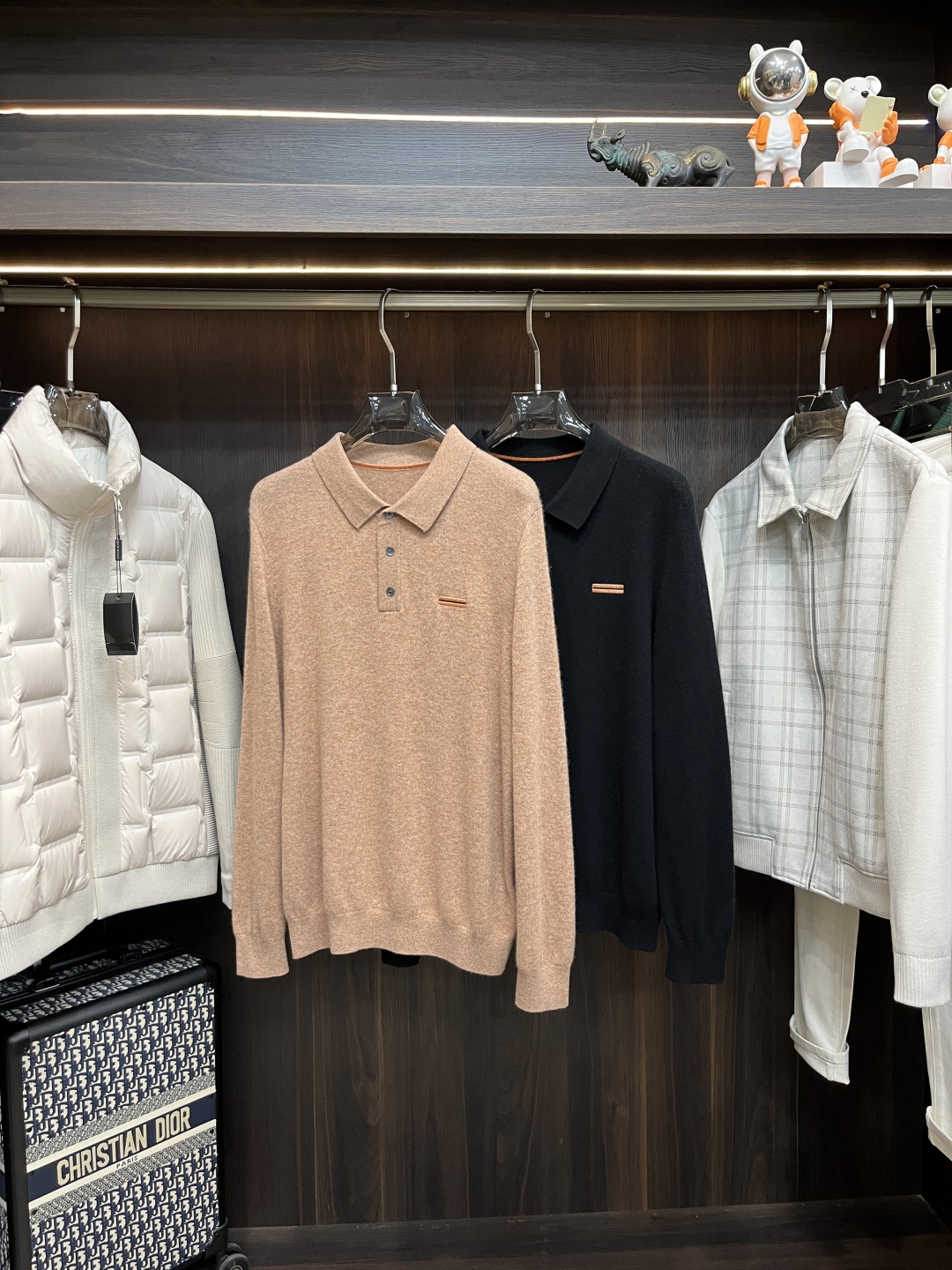 NO:612842,The main recommendation is Zegna Zegna, which exclusively provides new fashionable men's wool sweaters, high-end European original single wool knitted sweaters, merino wool fabrics, high breathability and comfort, impeccable details, brand element design concept, reflecting high quality. It presents casual tailoring, and the upper body shape is awesome!  Size M-XXXL H2025 new model debut,,zegna,sweaters,alexander wang19860909主推 Zegna 杰尼亚 独家专供新款羊毛针织衫潮男时尚羊毛衫,高端欧版原单羊毛针织毛衣,美丽诺羊毛面料,透气舒适度高,细节无可挑剔,品牌元素设计理念,体现高品质.呈现休闲裁剪,上身版型超赞！ 码数M-XXXL H2025新款首发,,zegna,sweaters,alexander wang,Men's clothing