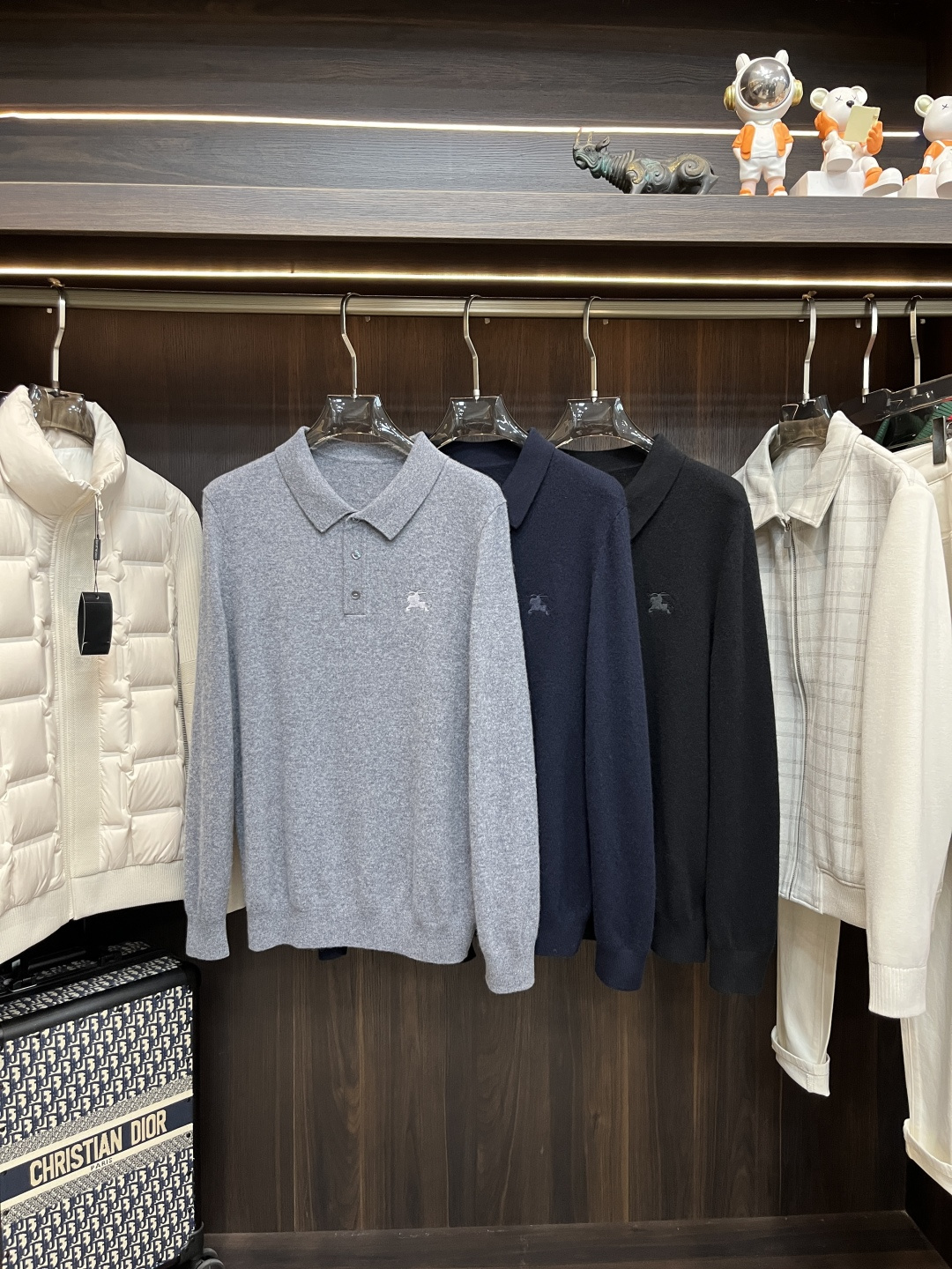 NO:612799,Mainly recommended by Burberry, Burberry exclusively supplies new fashionable men's wool sweaters, high-end European original single wool knitted sweaters, merino wool fabrics, high breathability and comfort, impeccable details, brand element design concept, reflecting high quality. It presents casual tailoring, and the upper body shape is awesome!  Size M-XXXL H2025 new model debut,,burberry,burberry,sweaters,alexander wang19860909主推 Burberry 巴宝莉 独家专供新款羊毛针织衫潮男时尚羊毛衫,高端欧版原单羊毛针织毛衣,美丽诺羊毛面料,透气舒适度高,细节无可挑剔,品牌元素设计理念,体现高品质.呈现休闲裁剪,上身版型超赞！ 码数M-XXXL H2025新款首发,,burberry,burberry,sweaters,alexander wang,Men's clothing