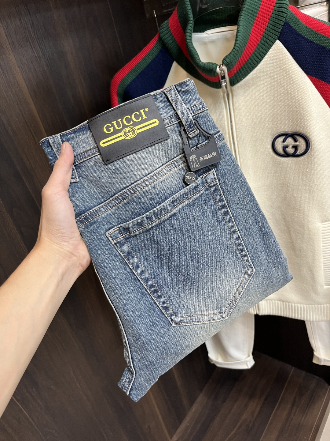 NO:746665,Years later!  The main recommendation is Gucci's exclusive new Gucci trendy men's fashionable wide-leg jeans, high-end European original trousers, trendy and fashionable casual trousers. They are highly breathable and comfortable, with impeccable details. The brand element design concept reflects high quality. It presents casual tailoring and an awesome upper body shape!  Code number 29-38 (no 35 37) H2025 new model debut,,gucci,jeans,19860909年后！ 主推 Gucci 独家专供新款古奇潮男时尚阔腿牛仔裤,高端欧版原单裤子,潮流时尚休闲裤子 透气舒适度高,细节无可挑剔,品牌元素设计理念,体现高品质.呈现休闲裁剪,上身版型超赞！ 码数29-38（无35 37） H2025新款首发,,gucci,jeans,,Men's clothing