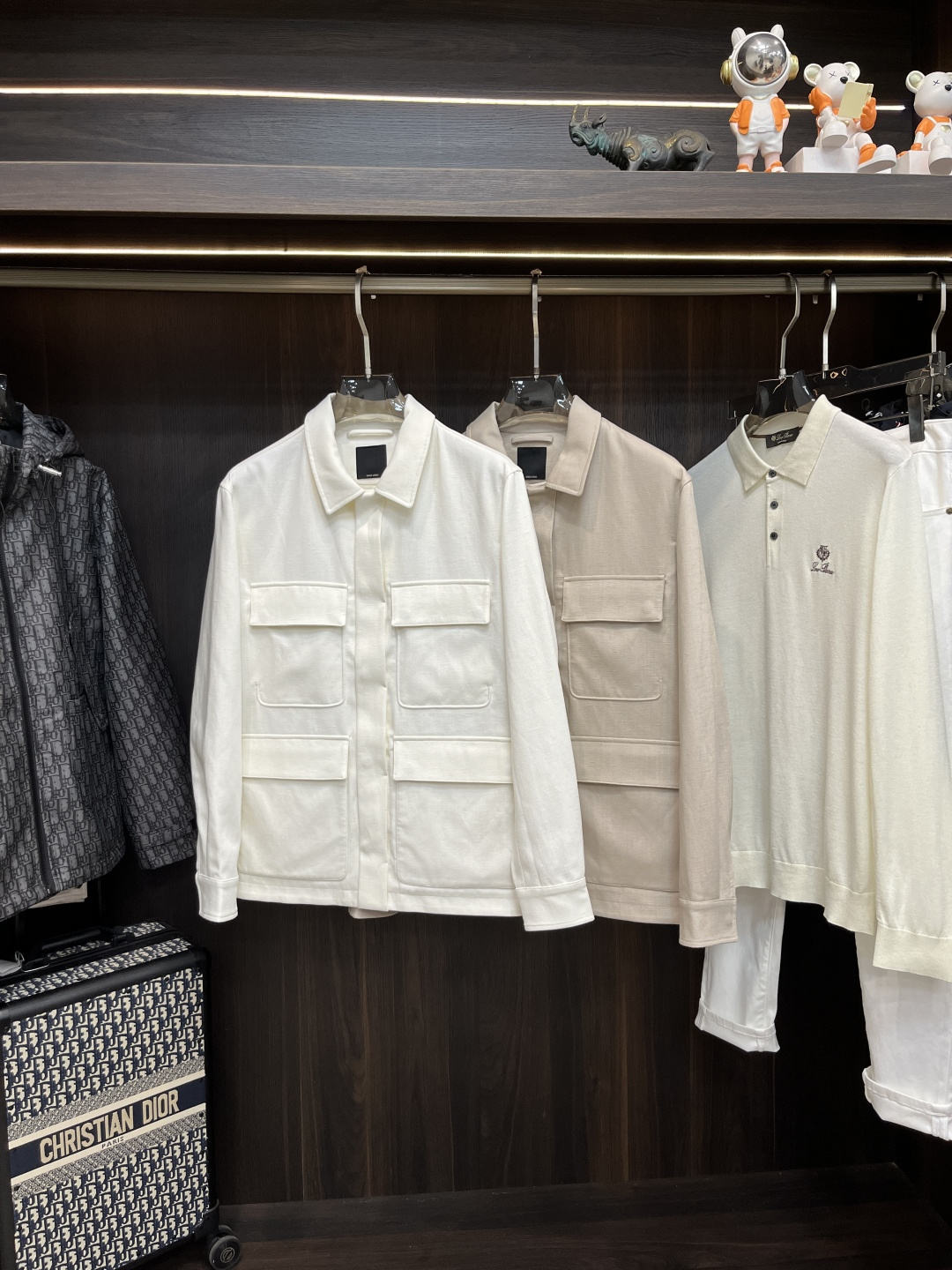 NO:645839,The main recommendation is Zegna Zegna's latest fashion designer jacket. The Zegna cotton and linen jacket has every detail showing craftsmanship and enough high-end structural tailoring design changes to show men's diverse image changes. It is slim and neat, and tailored to meet the current popular multi-layered outfits. It is a versatile style for life!  Color off-white khaki Size S-XL H new model debut,,zegna,jackets & coats,alexander wang19860909主推 Zegna 杰尼亚 最新款时尚设计师款外套杰尼亚棉麻外套,处处细节显工艺足够的高级结构性剪裁的设计改变来展现男士多样的形象变化,修身利落、剪裁合体,满足时下正流行的多层次穿搭,生活百搭款式！ 颜色米白 卡其 码数S-XL H新款首发,,zegna,jackets & coats,alexander wang,Men's clothing