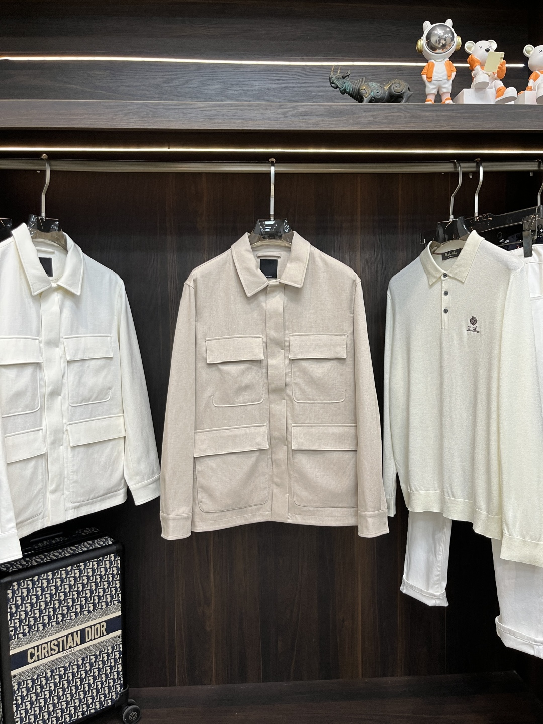 NO:645843,Mainly recommended Zegna Zegna's latest fashion designer jacket Zegna cotton and linen jacket, every detail shows craftsmanship, enough advanced structural tailoring design changes to show men's diverse image changes, slim and neat, tailored to meet the popular multi-layered wear, versatile style for life, color off-white khaki, size S-XL H new release,,zegna,jackets & coats,alexander wang19860909主推 Zegna 杰尼亚 最新款时尚设计师款外套杰尼亚棉麻外套,处处细节显工艺足够的高级结构性剪裁的设计改变来展现男士多样的形象变化,修身利落、剪裁合体,满足时下正流行的多层次穿搭,生活百搭款式 颜色米白 卡其 码数S-XL H新款首发,,zegna,jackets & coats,alexander wang,Men's clothing