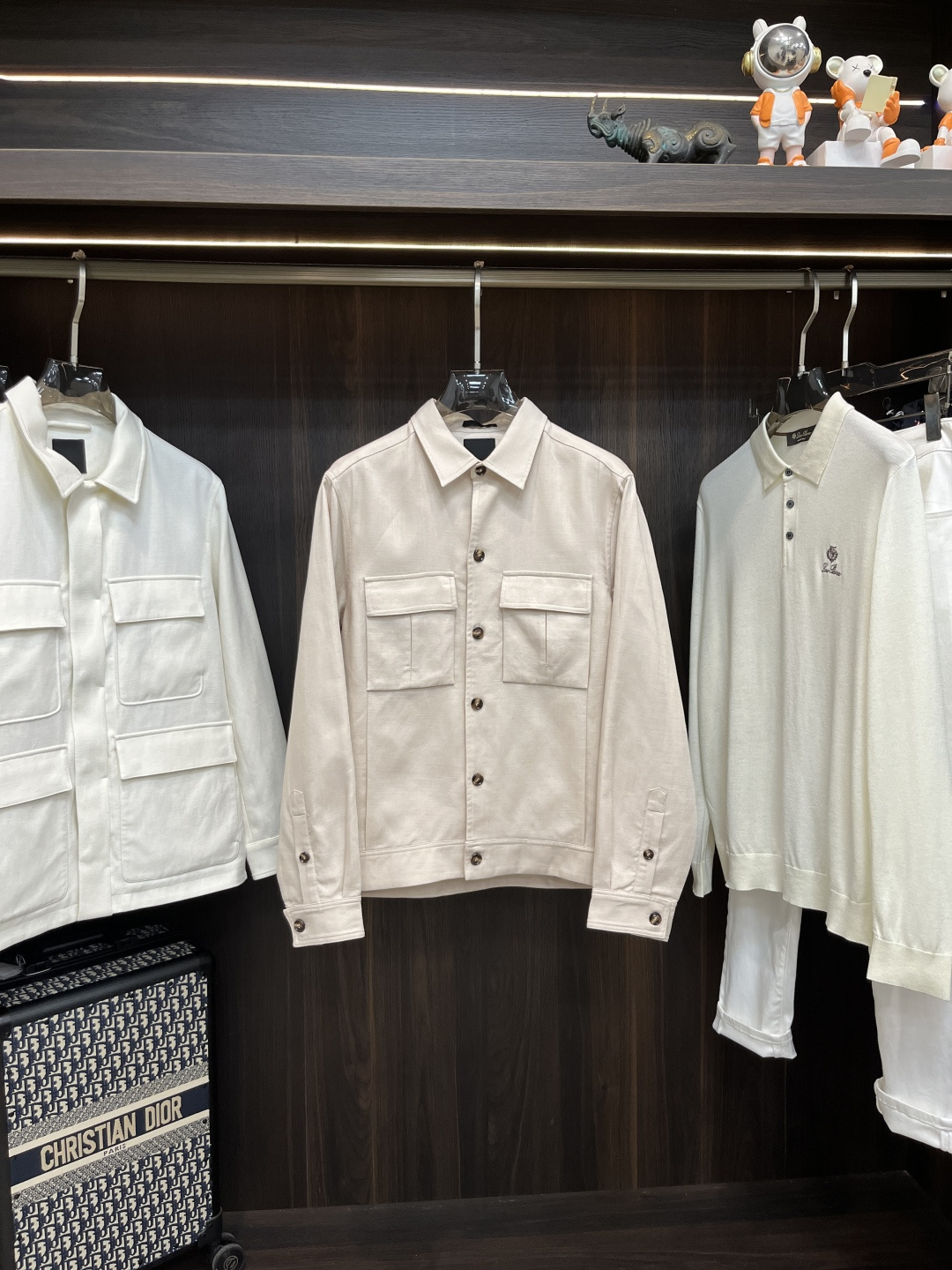 NO:645831,The main recommendation is Zegna Zegna's latest fashion designer jacket. The Zegna cotton and linen jacket has every detail showing craftsmanship and enough advanced structural tailoring design changes to show men's diverse image changes. It is slim and neat, and tailored to fit the current popular multi-layered outfits, and is a versatile style for life!  Color Khaki Size S-XL H new model debut,,zegna,jackets & coats,alexander wang19860909主推羽 Zegna 杰尼亚 最新款时尚设计师款外套杰尼亚棉麻外套,处处细节显工艺足够的高级结构性剪裁的设计改变来展现男士多样的形象变化,修身利落、剪裁合体,满足时下正流行的多层次穿搭,生活百搭款式！ 颜色卡其色 码数S-XL H新款首发,,zegna,jackets & coats,alexander wang,Men's clothing