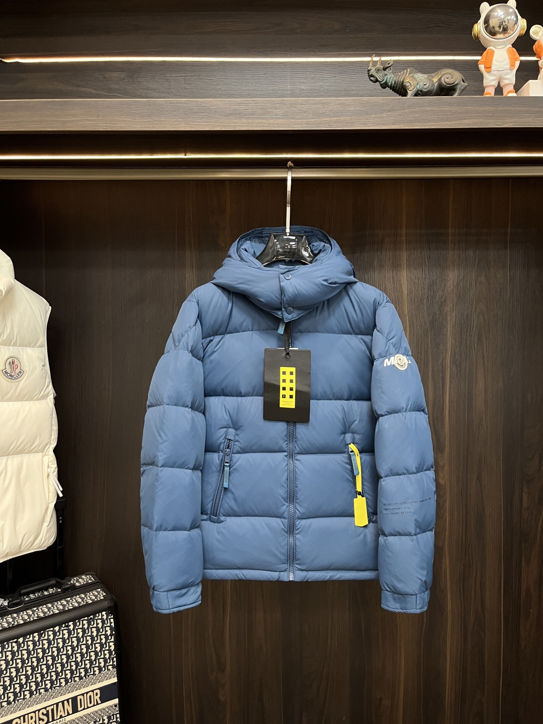 NO:682448,Mainly recommending down Moncler high-end down jackets, 2025 latest fashion designer down jackets, down jackets, new lapel down jackets, 90 white duck down filling, every detail shows craftsmanship, enough advanced structural tailoring design changes to show men's diverse image changes, slim fit, tailoring, to meet the current popular multi-layered outfits, life style versatile style, code number 1-5 H2025 new release, Moncler, jackets &  coats, down jacket,19860909主推羽绒 Moncler 高级羽绒服蒙口羽绒服,2025最新款时尚设计师款羽绒外套 羽绒服新款翻领羽绒外套,90白鸭绒填充,处处细节显工艺足够的高级结构性剪裁的设计改变来展现男士多样的形象变化,修身利落、剪裁合体,满足时下正流行的多层次穿搭,生活百搭款式 码数1-5 H2025新款首发,,Moncler,jackets & coats,down jacket,,Men's clothing