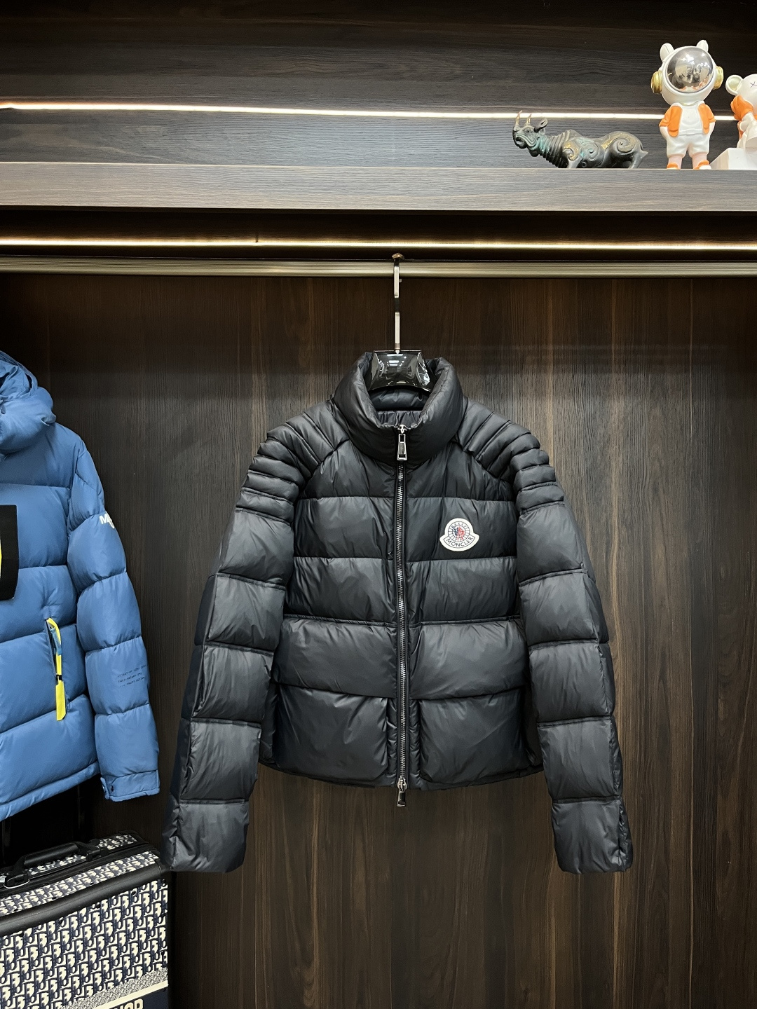 NO:682458,Mainly recommending down Moncler high-end down jackets, 2025 latest fashion designer down jackets, down jackets, new lapel down jackets, 90 white duck down filling, every detail shows craftsmanship. Sufficient advanced structural tailoring design changes to show men's diverse image changes, slim and neat, tailored to meet the current popular multi-layered outfits, versatile styles for life, size 1-4 H2025 new release, Moncler, jackets &  coats, down jacket,19860909主推羽绒 Moncler 高级羽绒服蒙口羽绒服,2025最新款时尚设计师款羽绒外套 羽绒服新款翻领羽绒外套,90白鸭绒填充,处处细节显工艺足够的高级结构性剪裁的设计改变来展现男士多样的形象变化,修身利落、剪裁合体,满足时下正流行的多层次穿搭,生活百搭款式 码数1-4 H2025新款首发,,Moncler,jackets & coats,down jacket,,Men's clothing