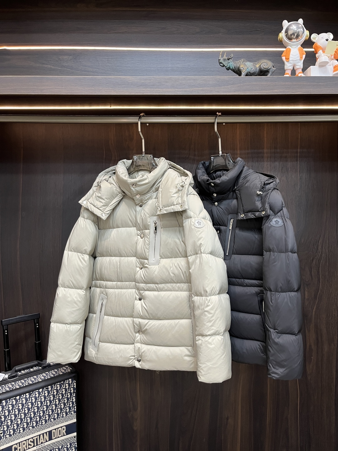 NO:682432,Mainly recommending down Moncler high-end down jackets, 2025 latest fashion designer down jackets, down jackets, new lapel down jackets, 90 white duck down filling, every detail shows craftsmanship. Sufficient advanced structural tailoring design changes to show men's diverse image changes, slim and neat, tailored to meet the current popular multi-layered outfits, versatile styles for life, size 1-4 H2025 new release, Moncler, jackets &  coats, down jacket,19860909主推羽绒 Moncler 高级羽绒服蒙口羽绒服,2025最新款时尚设计师款羽绒外套 羽绒服新款翻领羽绒外套,90白鸭绒填充,处处细节显工艺足够的高级结构性剪裁的设计改变来展现男士多样的形象变化,修身利落、剪裁合体,满足时下正流行的多层次穿搭,生活百搭款式 码数1-4 H2025新款首发,,Moncler,jackets & coats,down jacket,,Men's clothing
