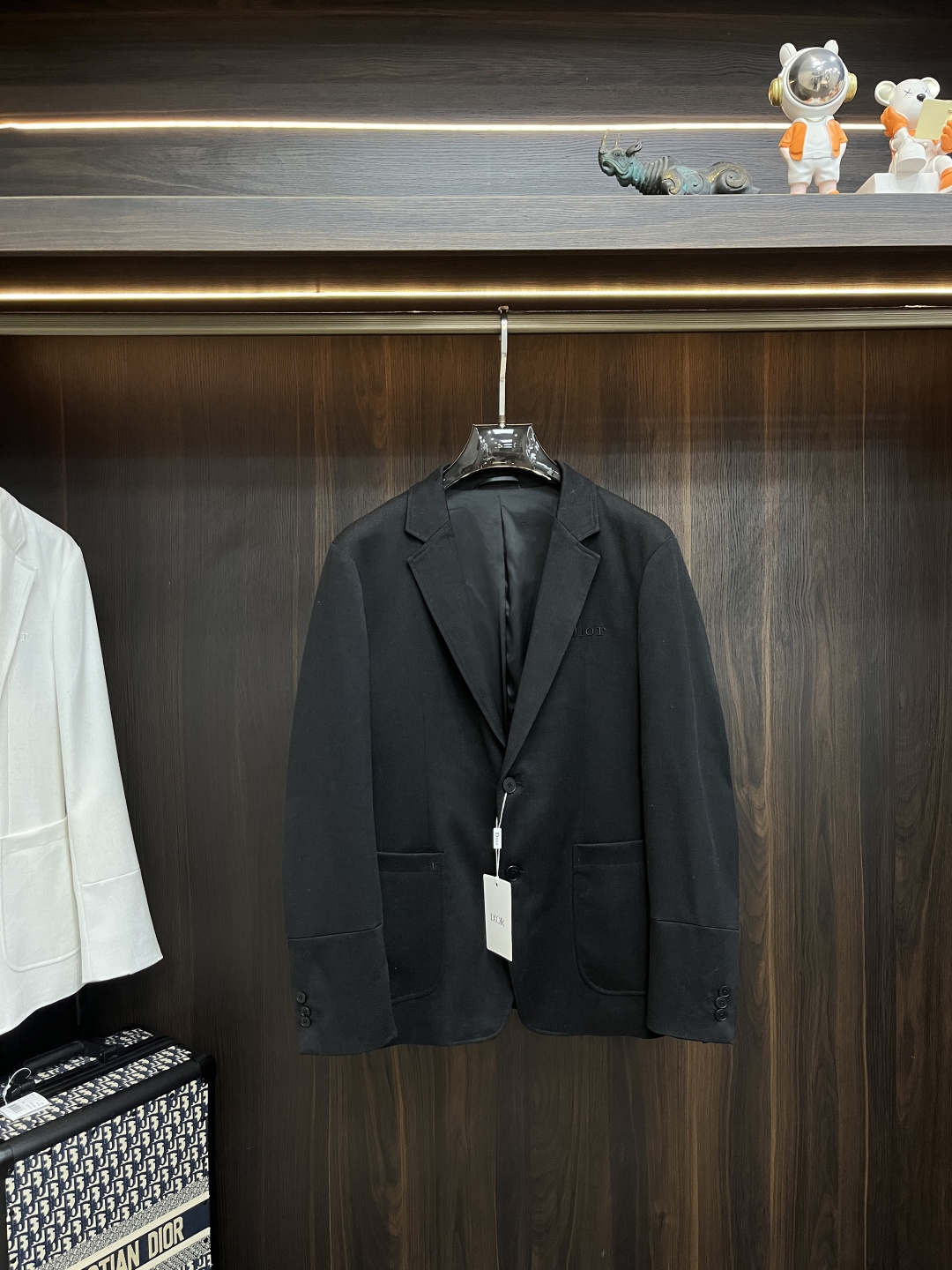 _dxG9s9vkUunZQy3fVal-Y-uTyQsLMEo7L1P95KQ