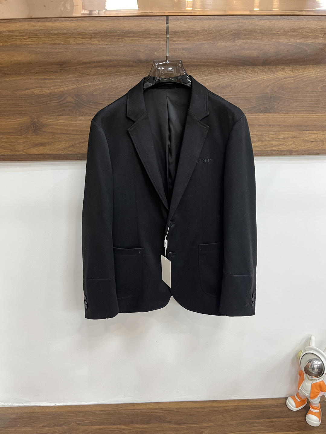 NO:746670,2026 spring new products, the main recommendation is Dior 2026 spring new release Dior blazer jacket, spring hot style blazer jacket, classic LOGO embroidered singlet on the chest. Wearing it makes you feel comfortable and slim, lazy and casual, combined with clean and simple colors, it is particularly attractive and suitable for daily wear~ We are launching sports items decorated with vibrant prints!  Sizes M-3XL, complete with three standards, shipped next day, color black, white, H2026 new model debut,, dior, dior, jackets & coats, jackets & coats, business suit,198609092026春季新品,主推 Dior 2026春季新款发布迪奥西装夹克外套,春季爆款西装夹克外套,胸前经典LOGO刺绣单西,穿上就是舒适自在又显瘦的存在,慵懒而随性,结合干净简单的色系就特别耐看,适合日常穿着~倾情推出缀饰活力印花的运动单品！ 尺码M-3XL 三标齐全 隔天出货 颜色黑色 白色 H2026新款首发,,dior,dior,jackets & coats,jackets & coats,business suit,,Men's clothing