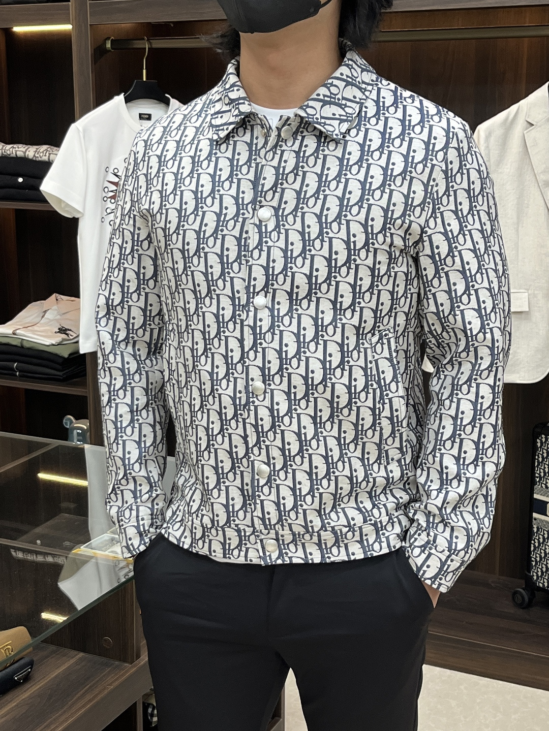 NO:729078,2026 spring new products, the main recommendation is Dior 2026 spring new release Dior lapel jacket, spring hot jacket, letter logo jacquard fabric, wearing it will make you feel comfortable and slim, lazy and casual, combined with clean and simple colors, it is particularly attractive and suitable for daily wear~ We are launching sports items decorated with vibrant prints!  Sizes M-3XL, complete with three standards, next day shipping, single color, H2026 new model debut,, dior, dior, jackets & coats, jackets & coats,198609092026春季新品,主推 Dior 2026春季新款发布迪奥翻领夹克外套,春季爆款夹克外套,字母logo提花面料,穿上就是舒适自在又显瘦的存在,慵懒而随性,结合干净简单的色系就特别耐看,适合日常穿着~倾情推出缀饰活力印花的运动单品！ 尺码M-3XL 三标齐全 隔天出货 颜色单色 H2026新款首发,,dior,dior,jackets & coats,jackets & coats,,Men's clothing