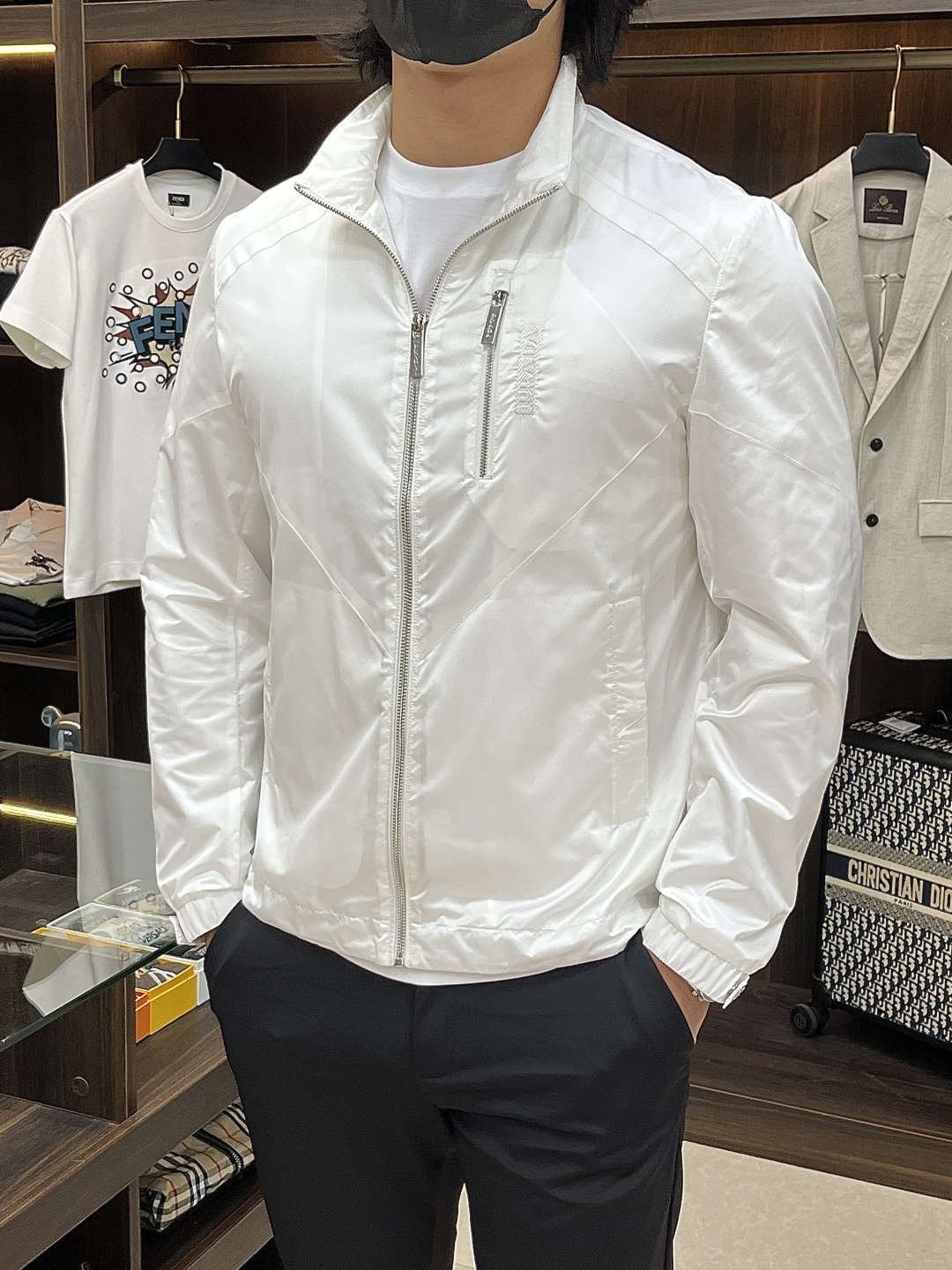 NO:729006,2026 spring new products, the main recommendation is Prada 2026 spring new release Prada stand-up collar jacket, spring hot jacket, letter logo embroidery, wearing it will make you feel comfortable and slim, lazy and casual, combined with clean and simple colors, it is particularly attractive and suitable for daily wear~ We are launching sports items decorated with vibrant prints!  Sizes M-3XL, complete with three standards, shipped next day, color black, white, H2026 new model debut,, prada, prada, jackets & coats, jackets & coats,198609092026春季新品,主推 Prada 2026春季新款发布普拉达立领夹克外套,春季爆款夹克外套,字母logo刺绣,穿上就是舒适自在又显瘦的存在,慵懒而随性,结合干净简单的色系就特别耐看,适合日常穿着~倾情推出缀饰活力印花的运动单品！ 尺码M-3XL 三标齐全 隔天出货 颜色黑色 白色 H2026新款首发,,prada,prada,jackets & coats,jackets & coats,,Men's clothing